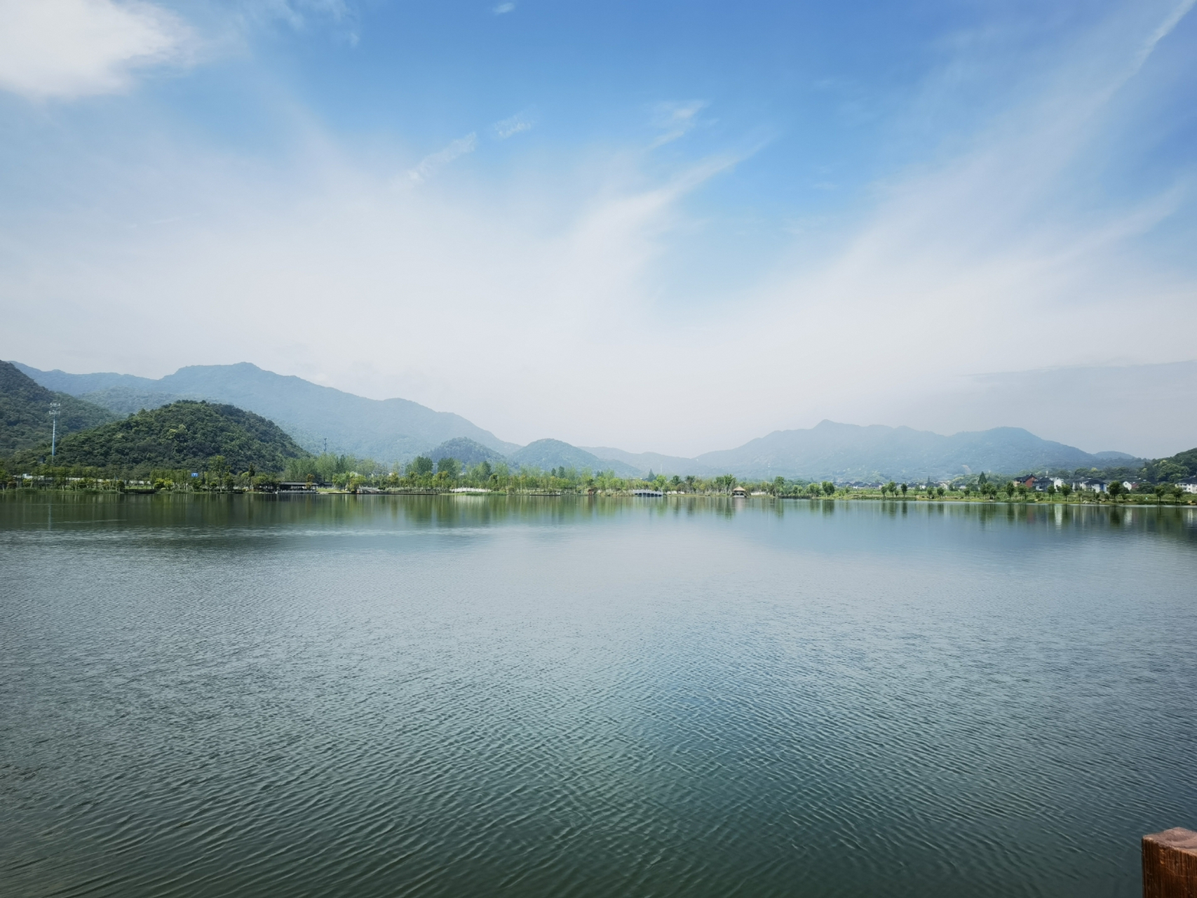 浙江杭州202304 铜鉴湖公园面积800亩,水上面积就占400亩的水上公园,