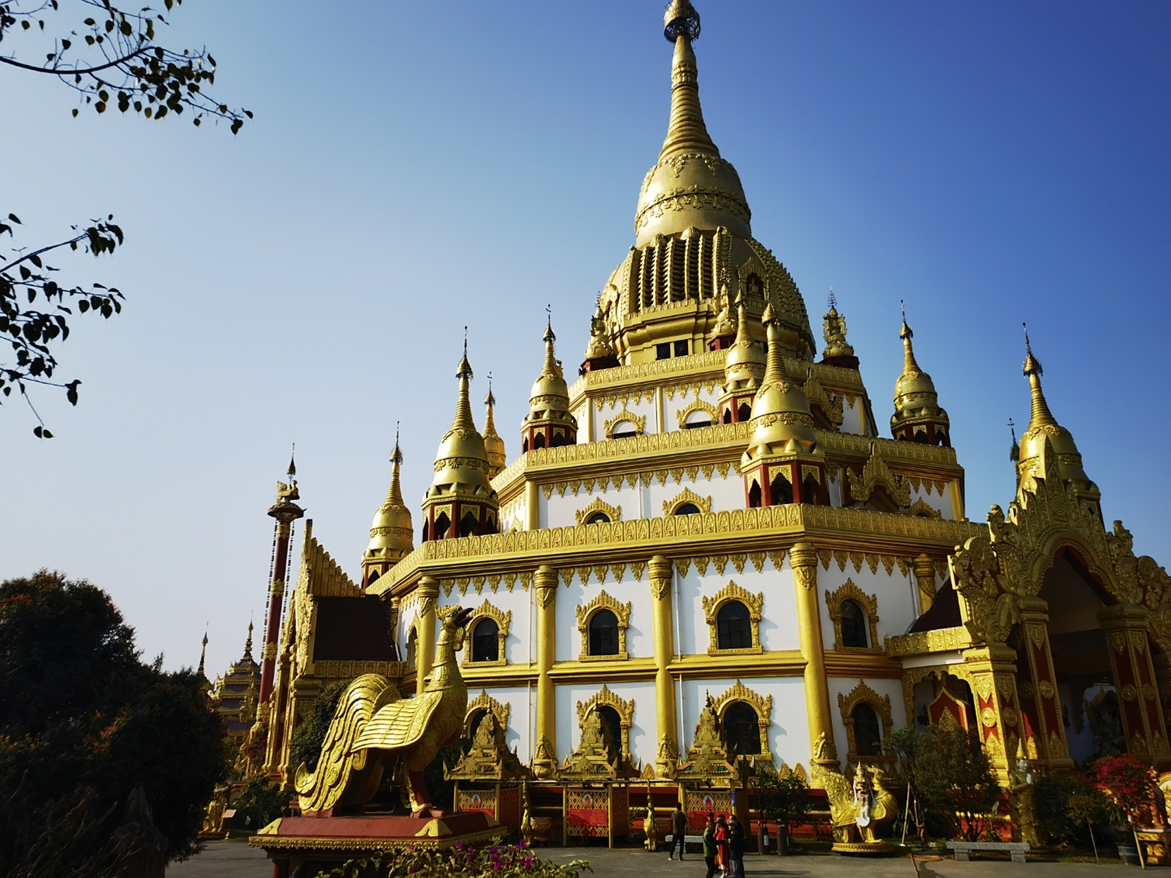 云南德宏202303 芒市勐焕大金塔2004年6月30日破土动工,2007年5月1日