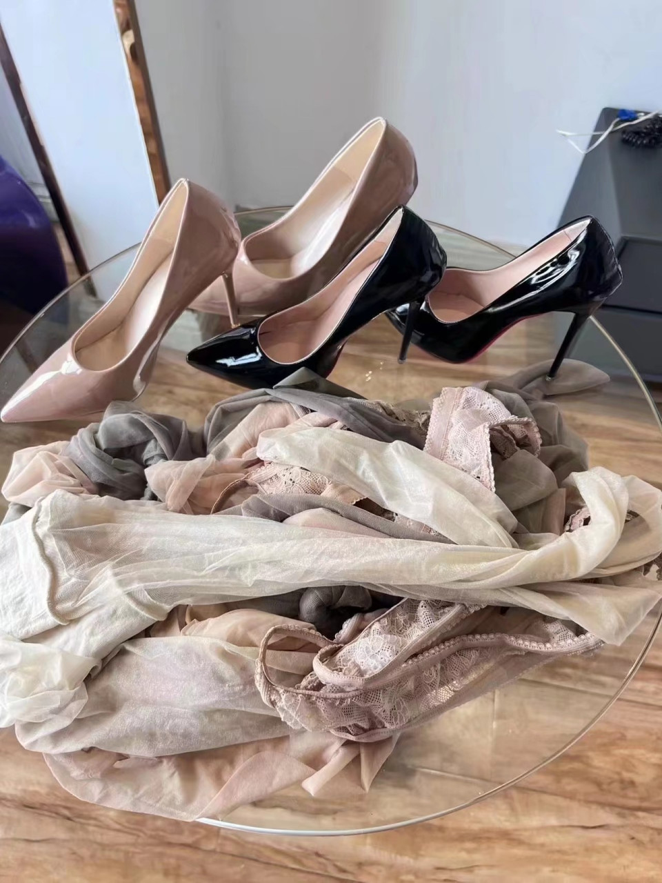 又穿了好多臭丝袜[左捂脸][左捂脸]