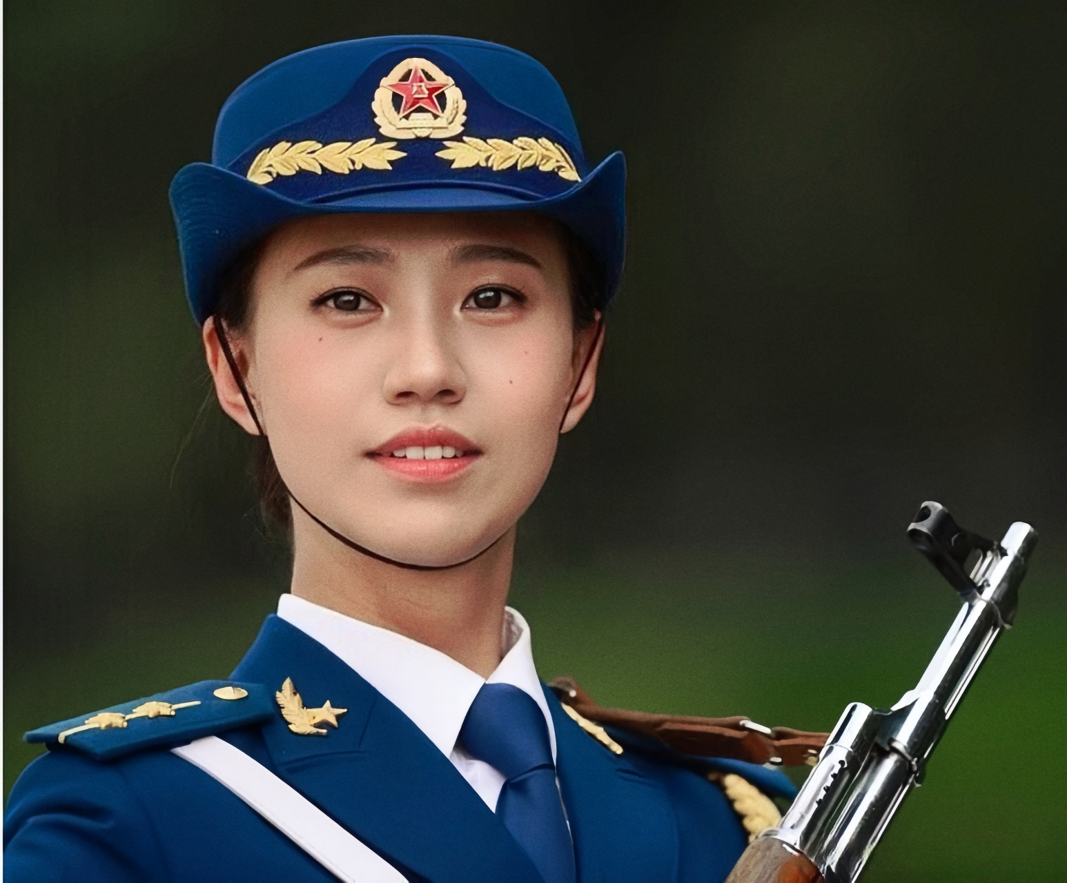 9899中国空军仪仗队女兵,就一个字飒 