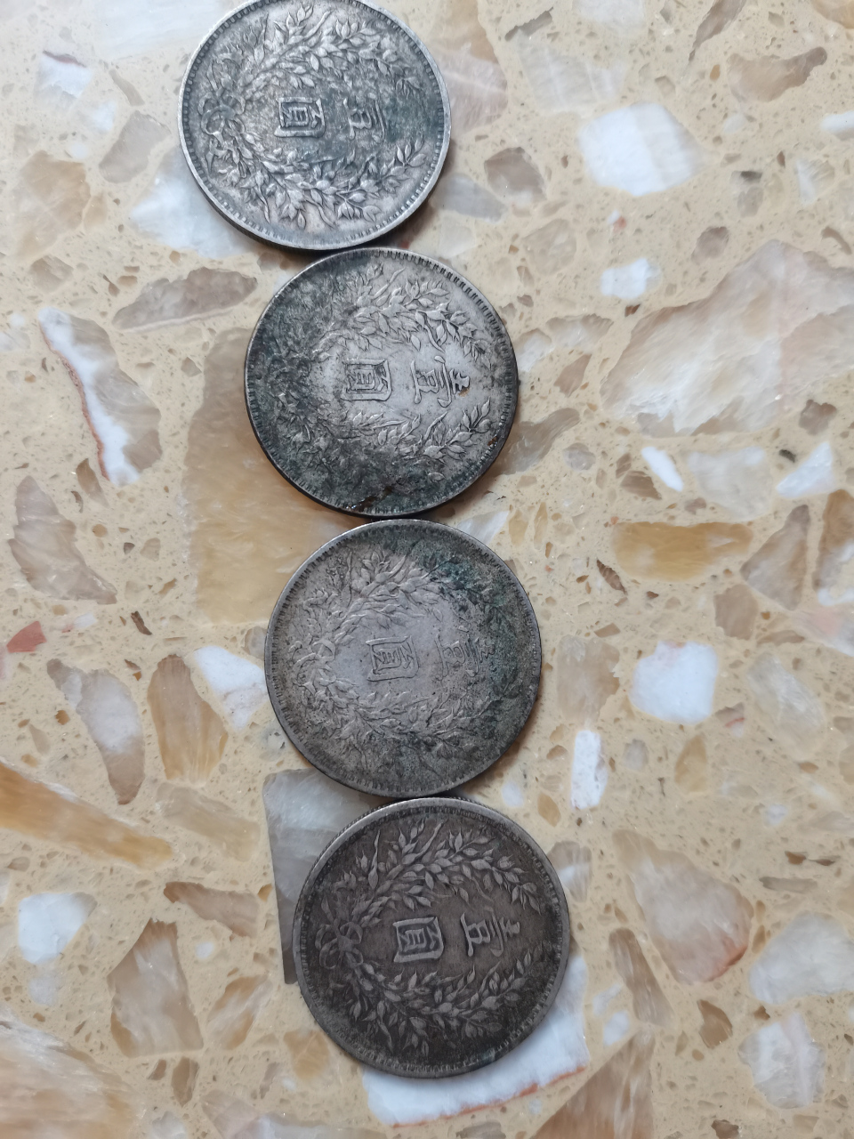 这个有认识的吗? 我们叫"洋钱"或者"袁大头"!