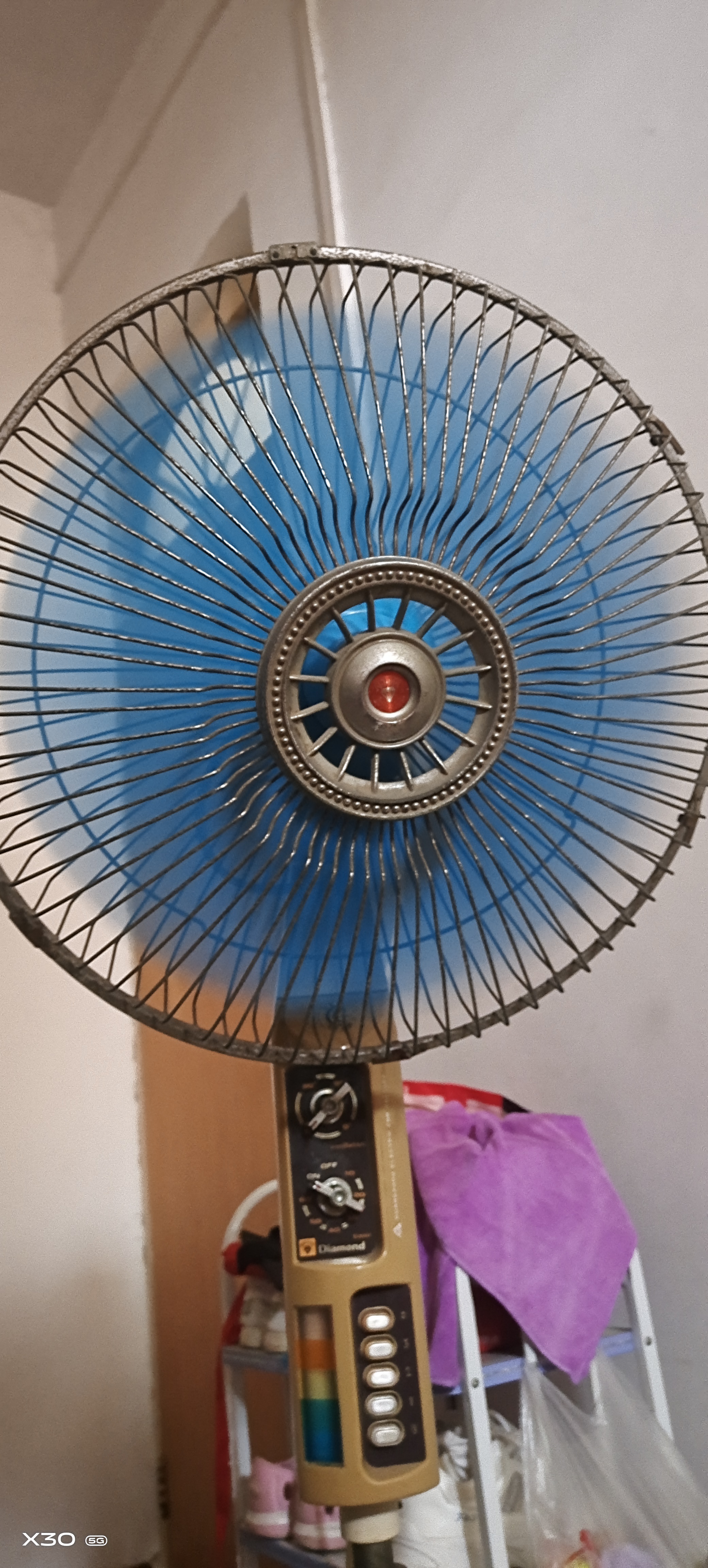 如果这个品牌还有的话,我真想再买一个钻石牌风扇,可惜不可能了