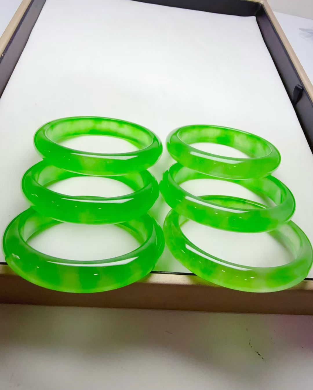 老翡翠 完美苹果绿 扁条手镯 口径:一只55,两只56