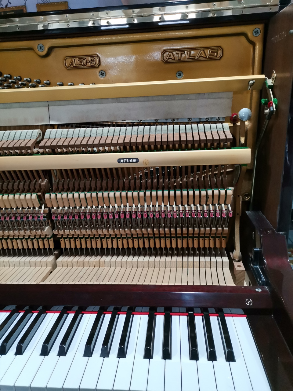 进口实木二手钢琴,酒红色阿托拉斯
