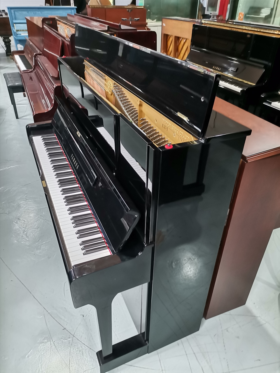 雅马哈ux-1黑色亮光经典款