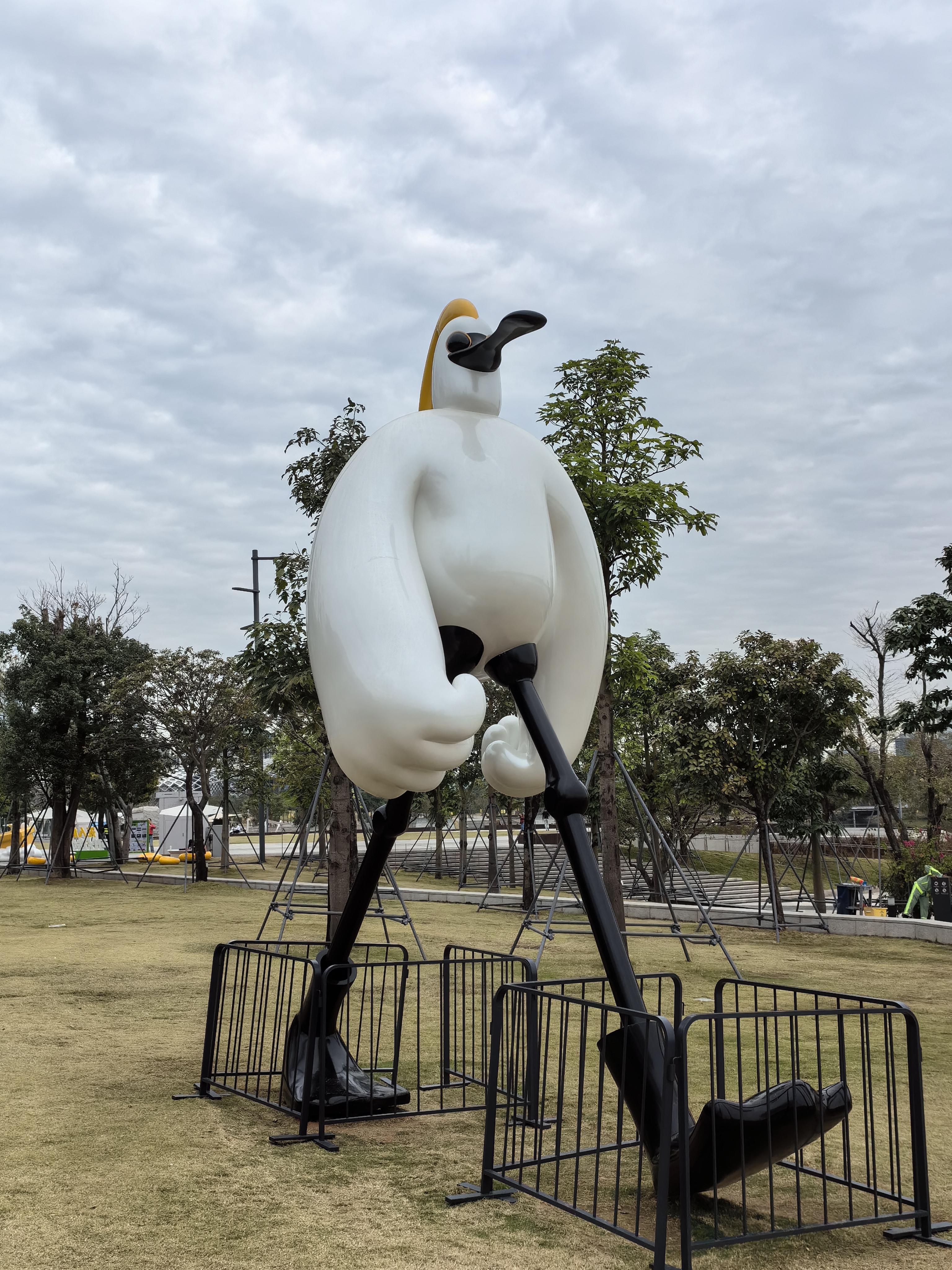 很喜欢深圳人才公园每年不定期的 雕塑艺术展,偏现代或抽象派, 关注