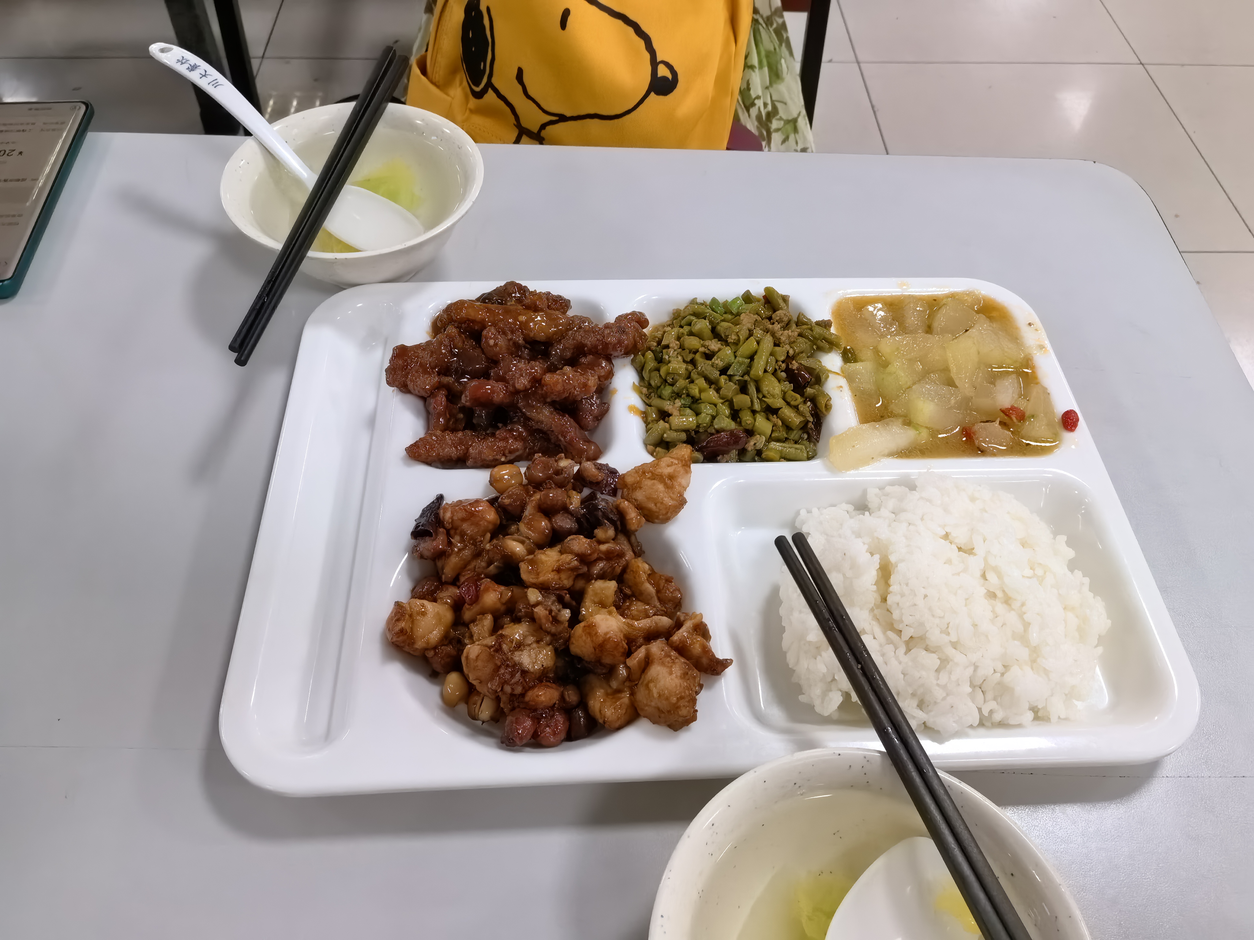 四川民族学院食堂图片