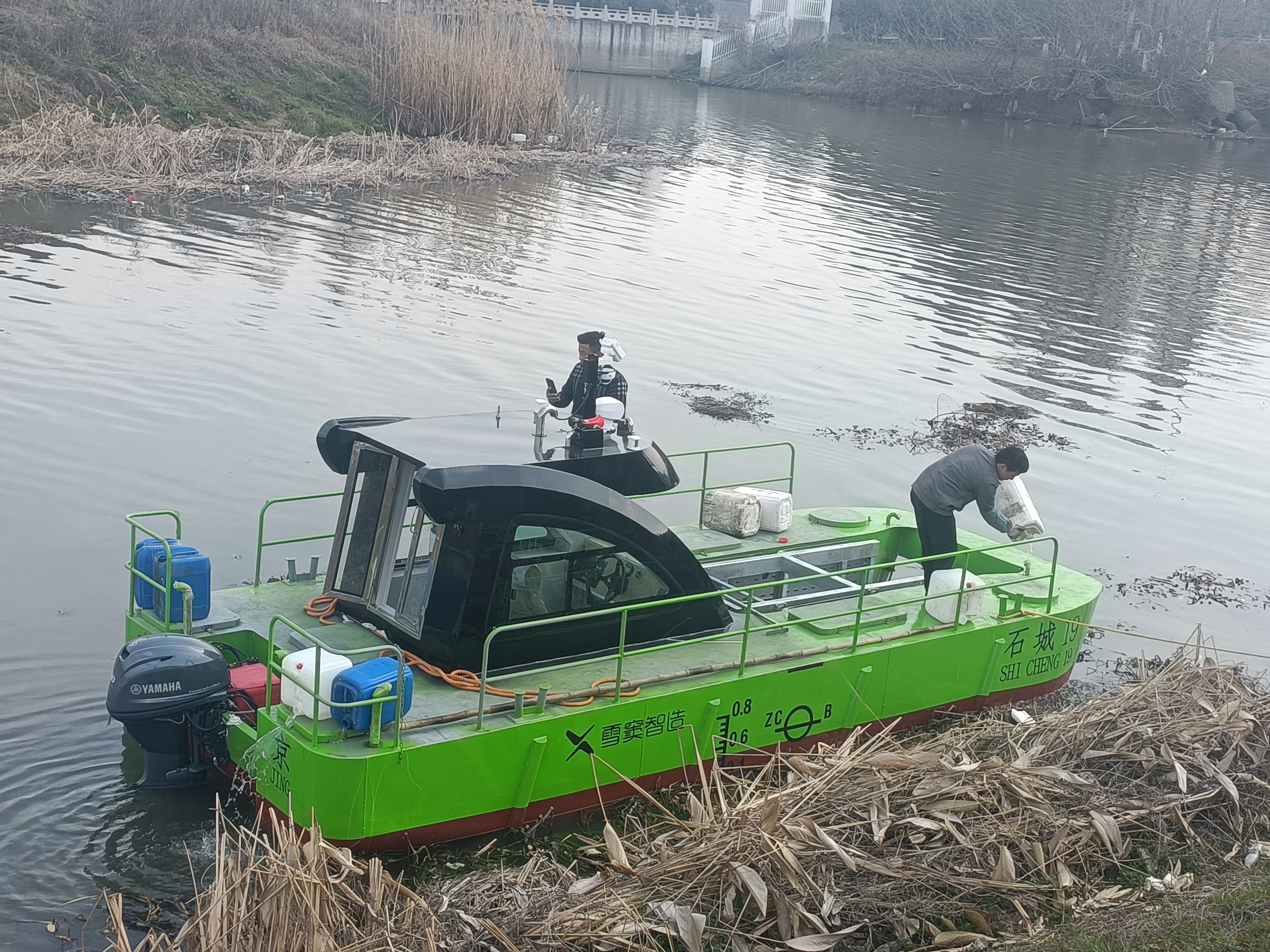 6.8米铁质双体垃圾清理船