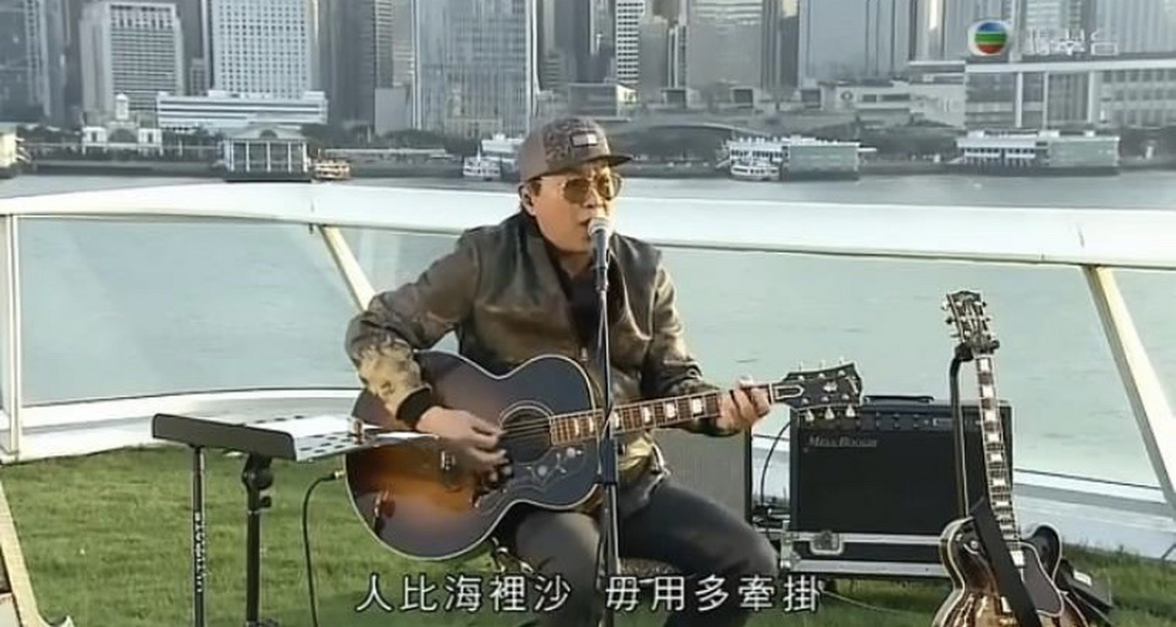 许冠杰的《浪子心声》,街头卖唱歌手最爱唱的粤语歌之一,每次听到都