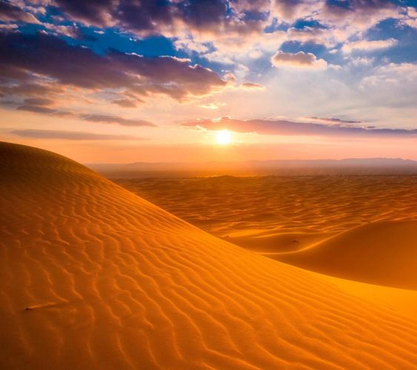 大漠风光  这是粗犷大气的壮美, 这是洪荒苍茫的雄伟.