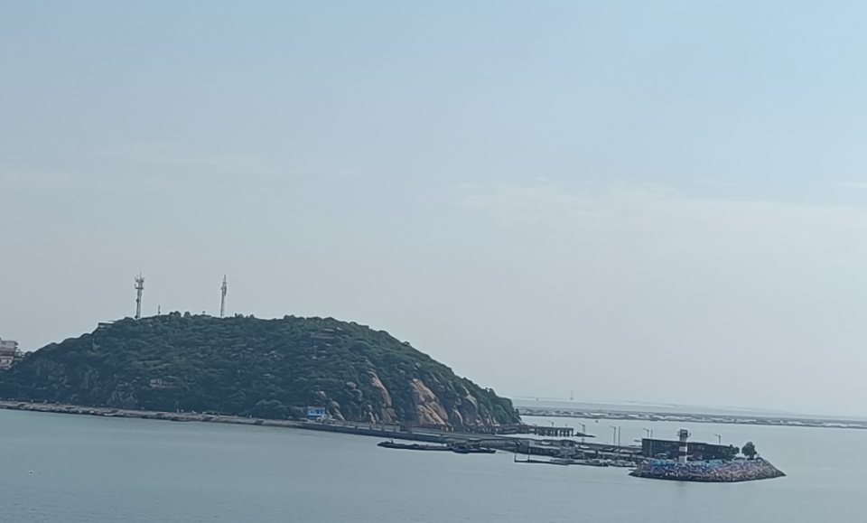 羊山岛  羊山岛,位于连云港市高公岛街道.
