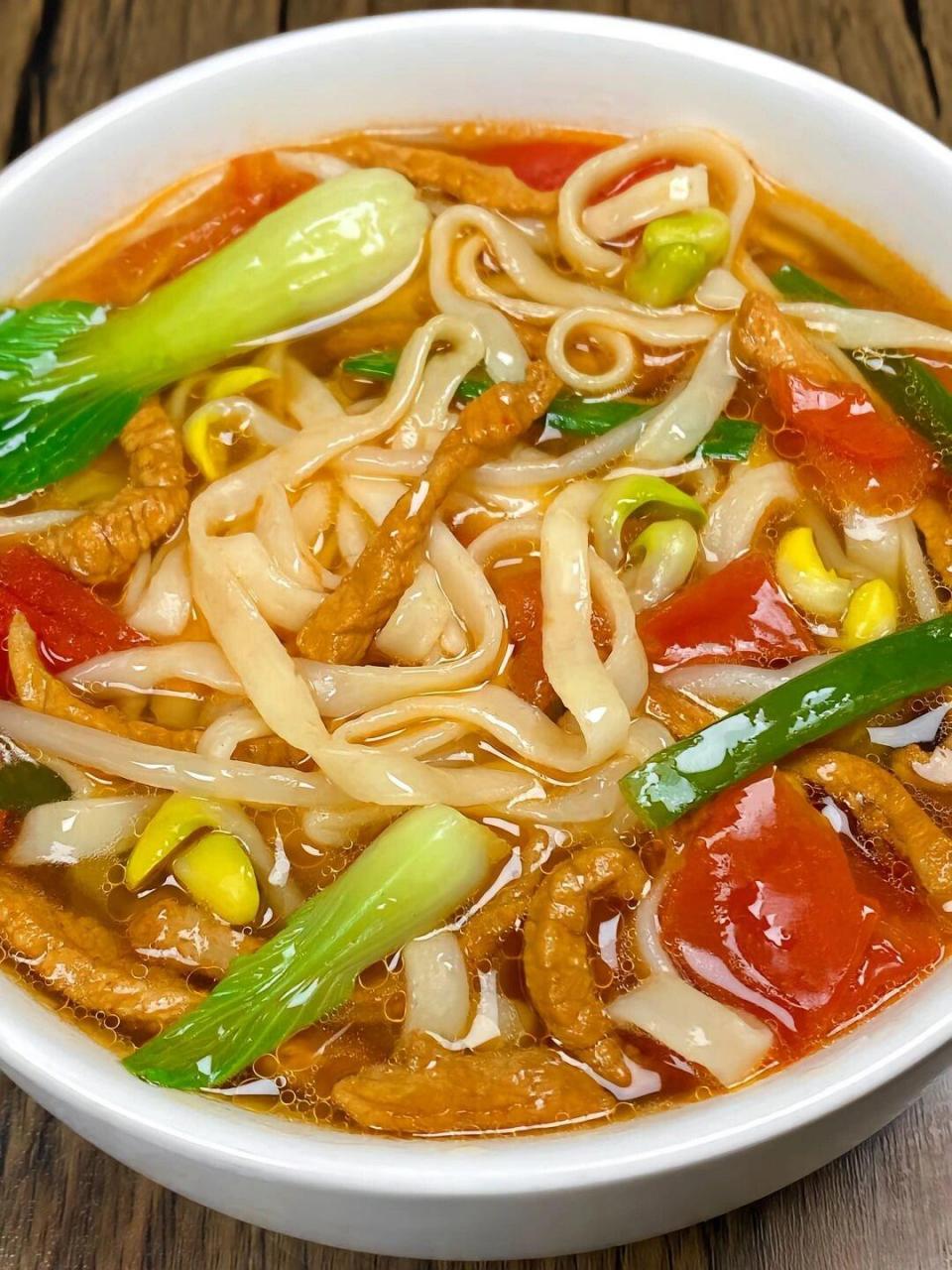 西红柿炒鸡蛋肉丝面