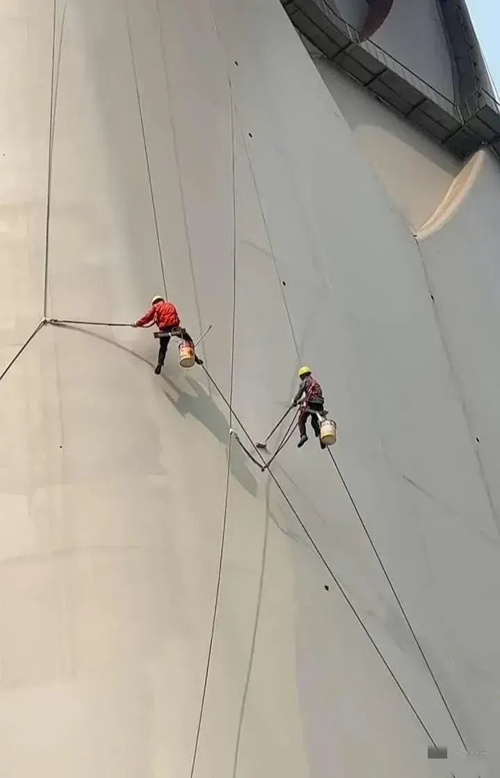 这谁的父亲,又是谁的儿子,真正的高空作业,现代版的蜘蛛侠icon,虽然日