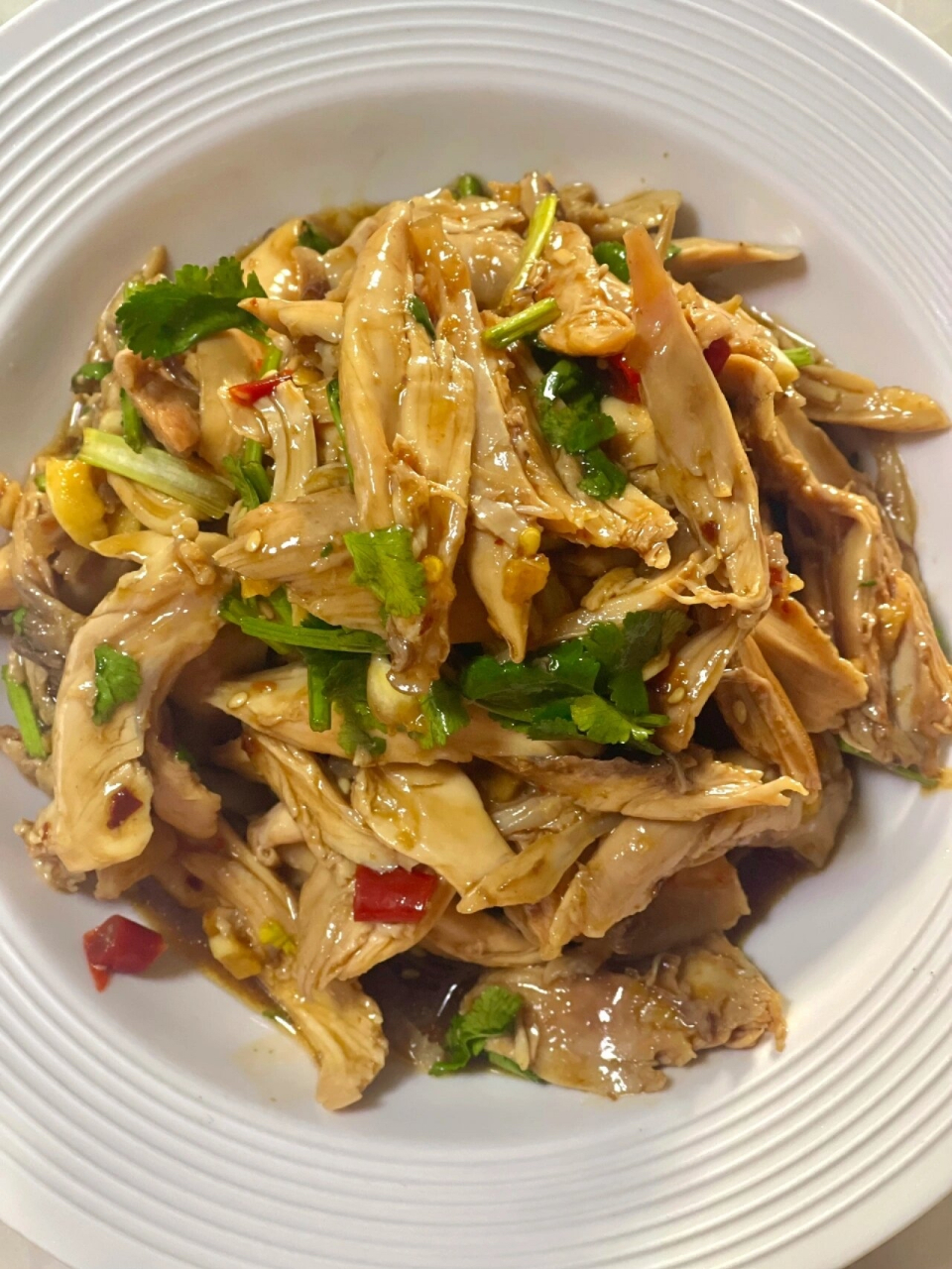 凉拌鸡腿肉,嘎嘎好吃😋,赶快做来吧[干饭] #家常菜# #吃货日常