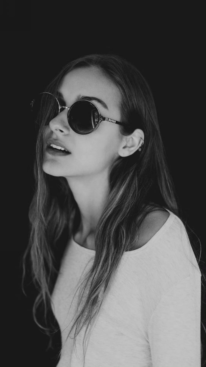 黑白格调人像壁纸