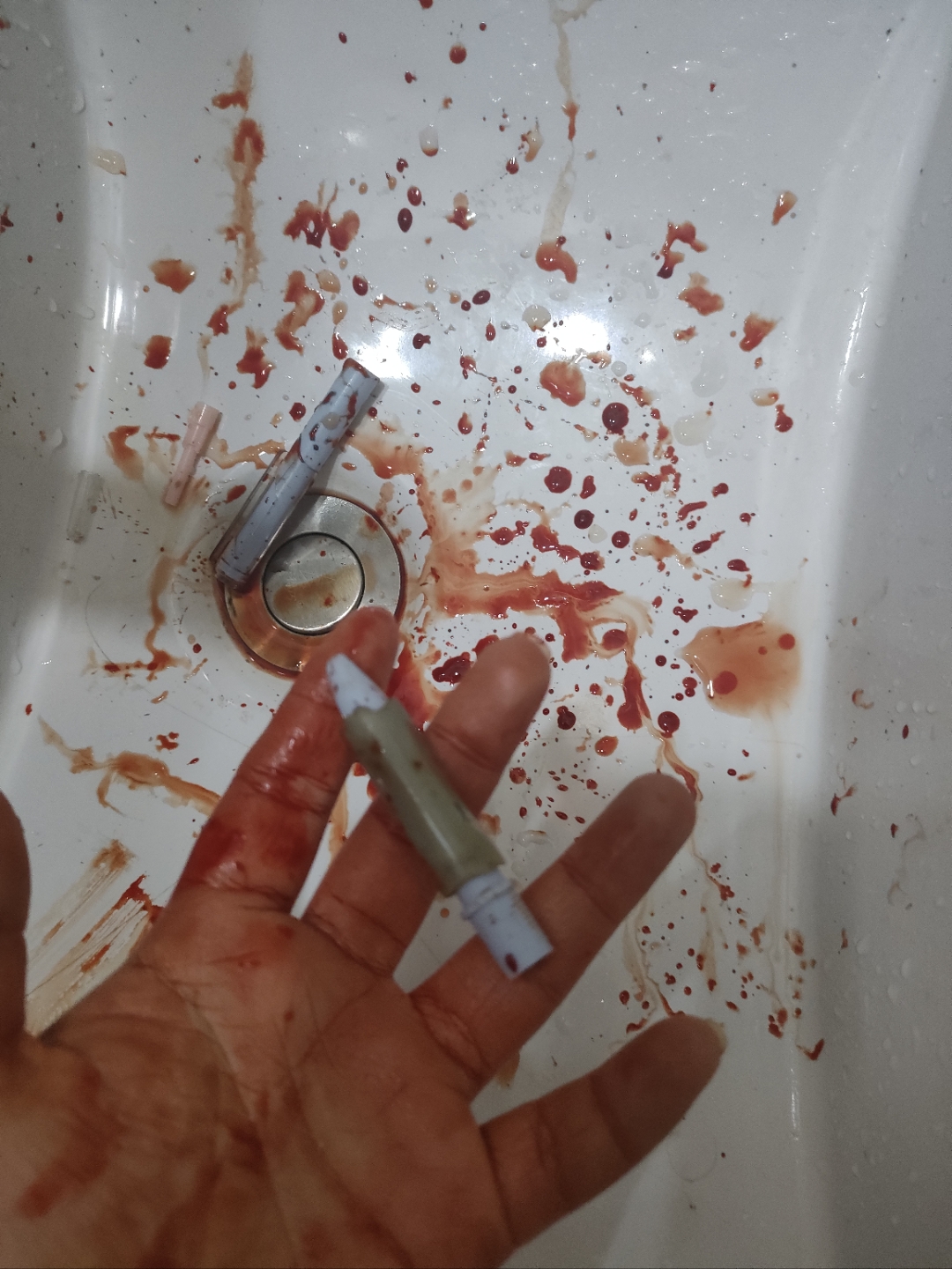 地上血迹图片自残真实清晰图片流血流血图片自残带血的图片 伤感 自残