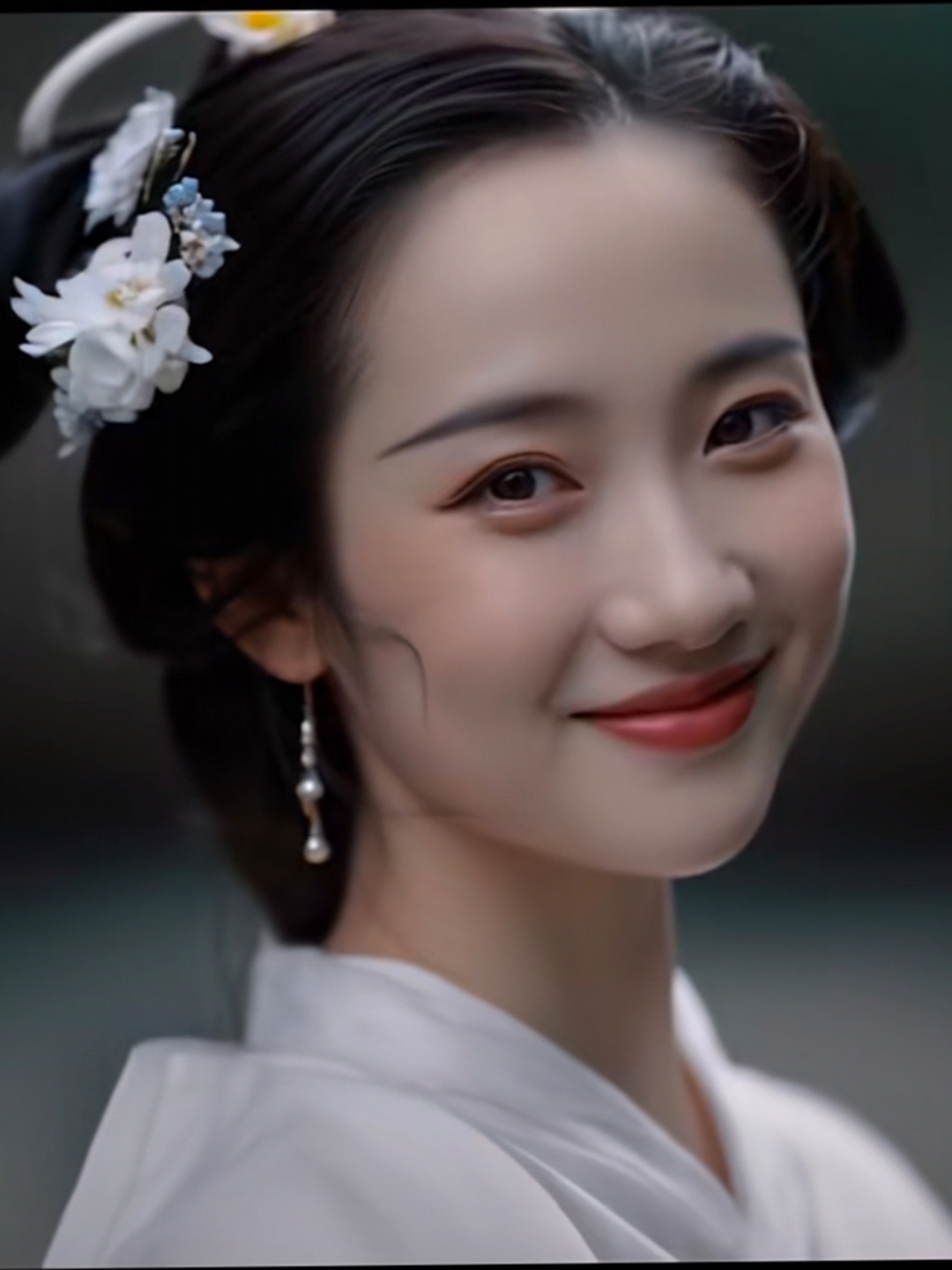 上善如水,厚德载物,自古以来,女性便被喻为流动的