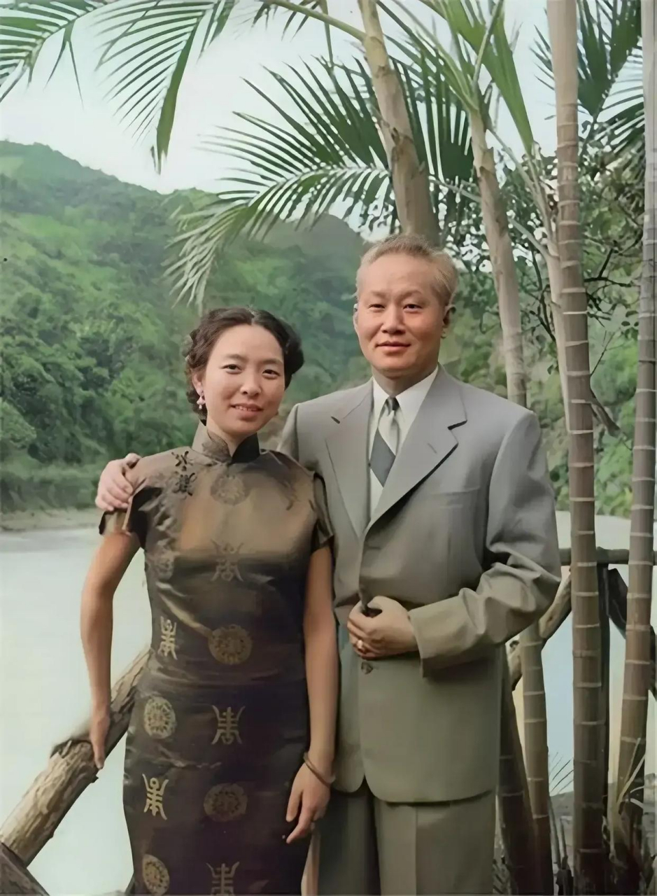 抗日名将孙立人将军与他的夫人张晶英在台湾的合影,孙立人将军是一位