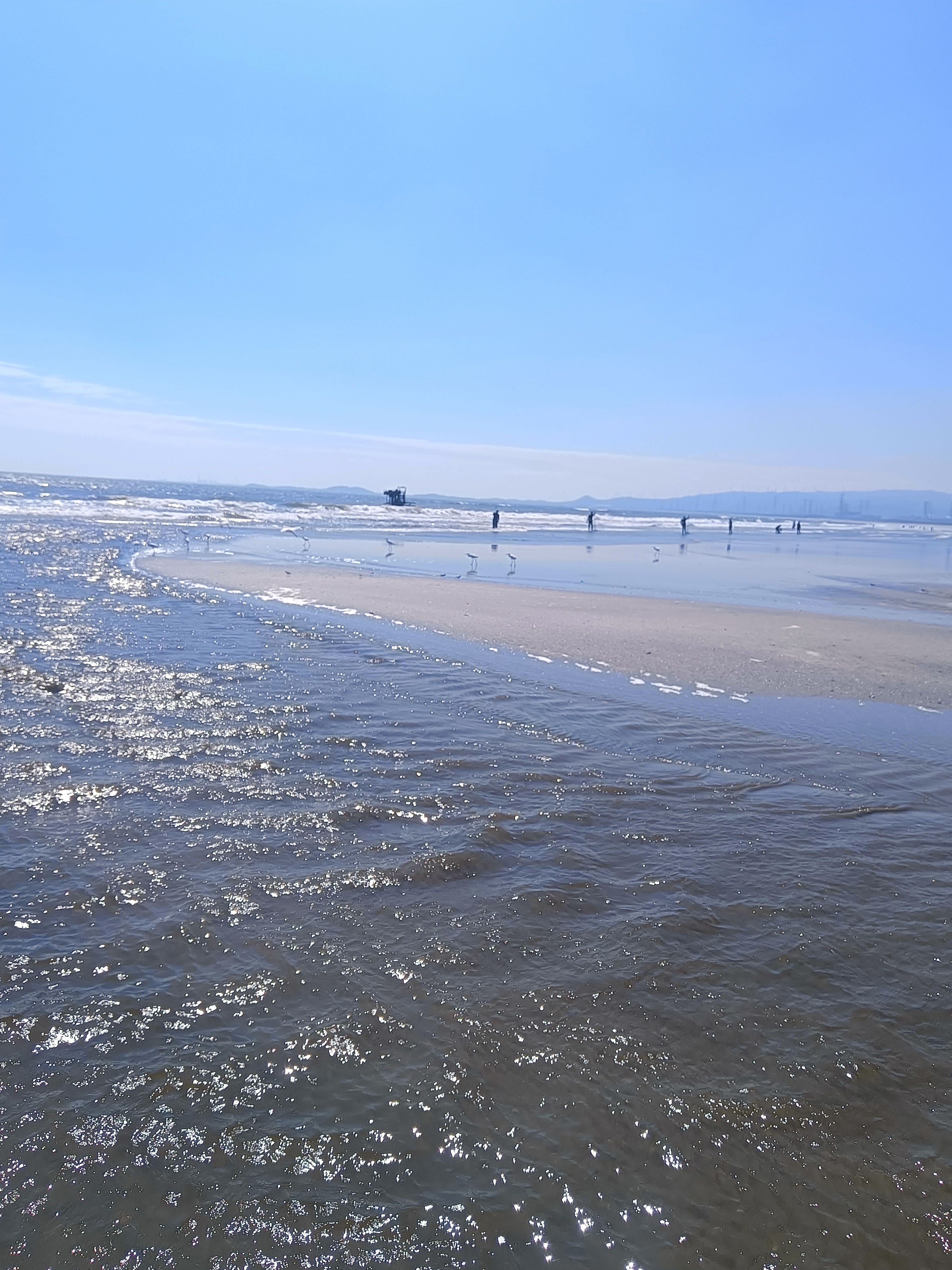 海边风景如画,感受大自然的风景如画的魅力,蓝天白云下的大海一片繁华