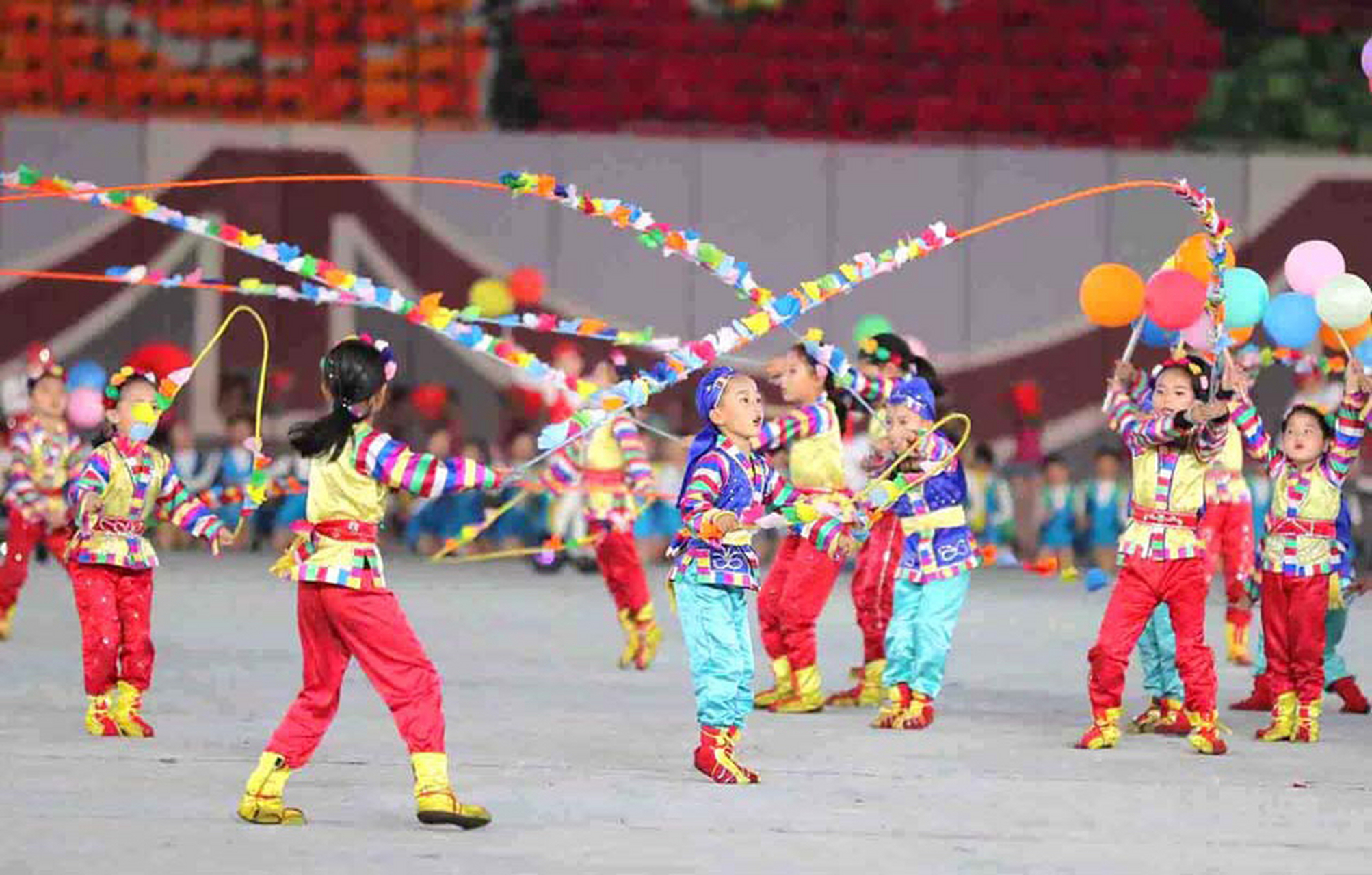 朝鲜西北部新义州市本部幼儿园的孩子们.