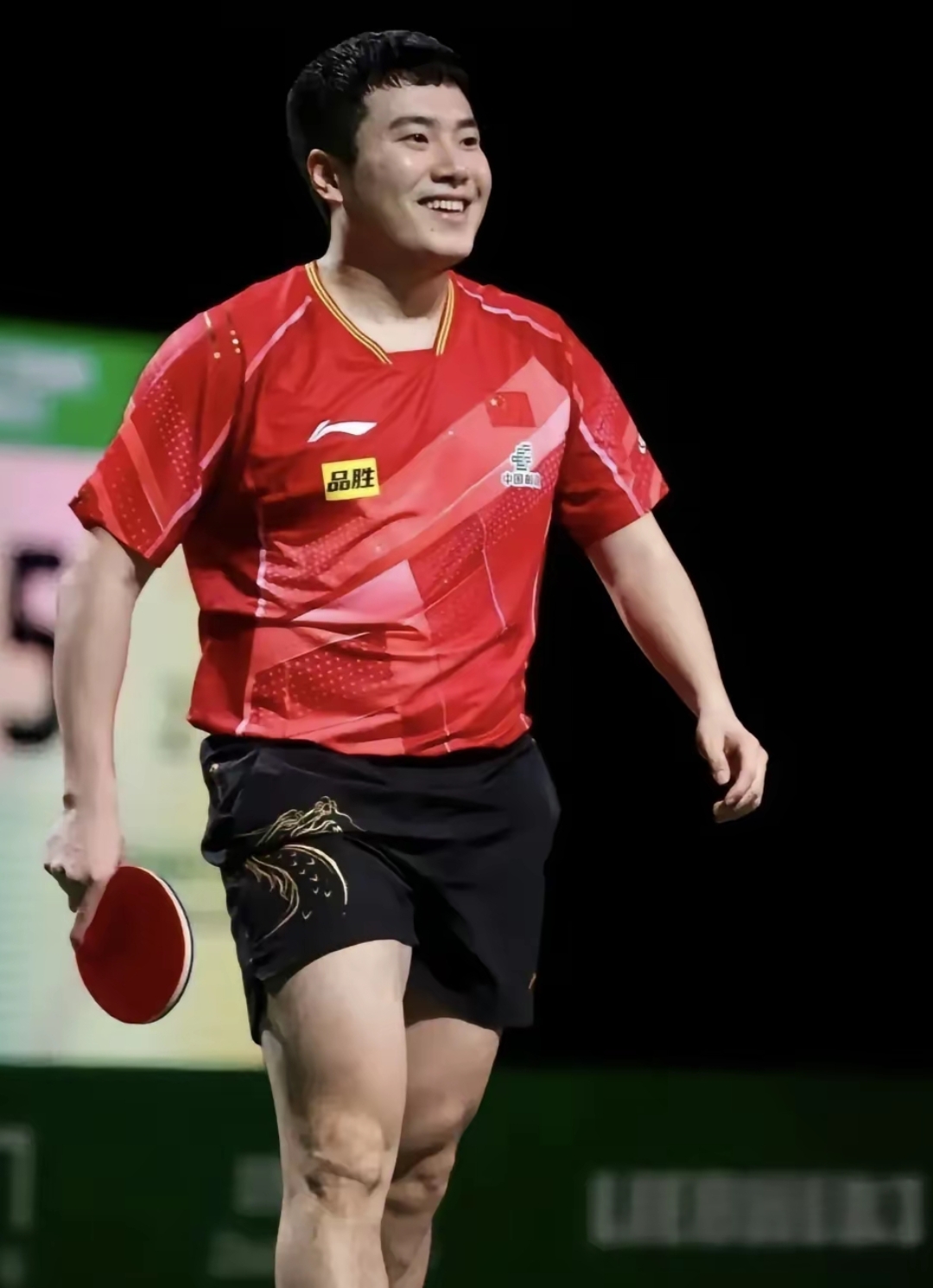 梁靖崑的家庭背景和个人生活确实有很多引人关注的地方