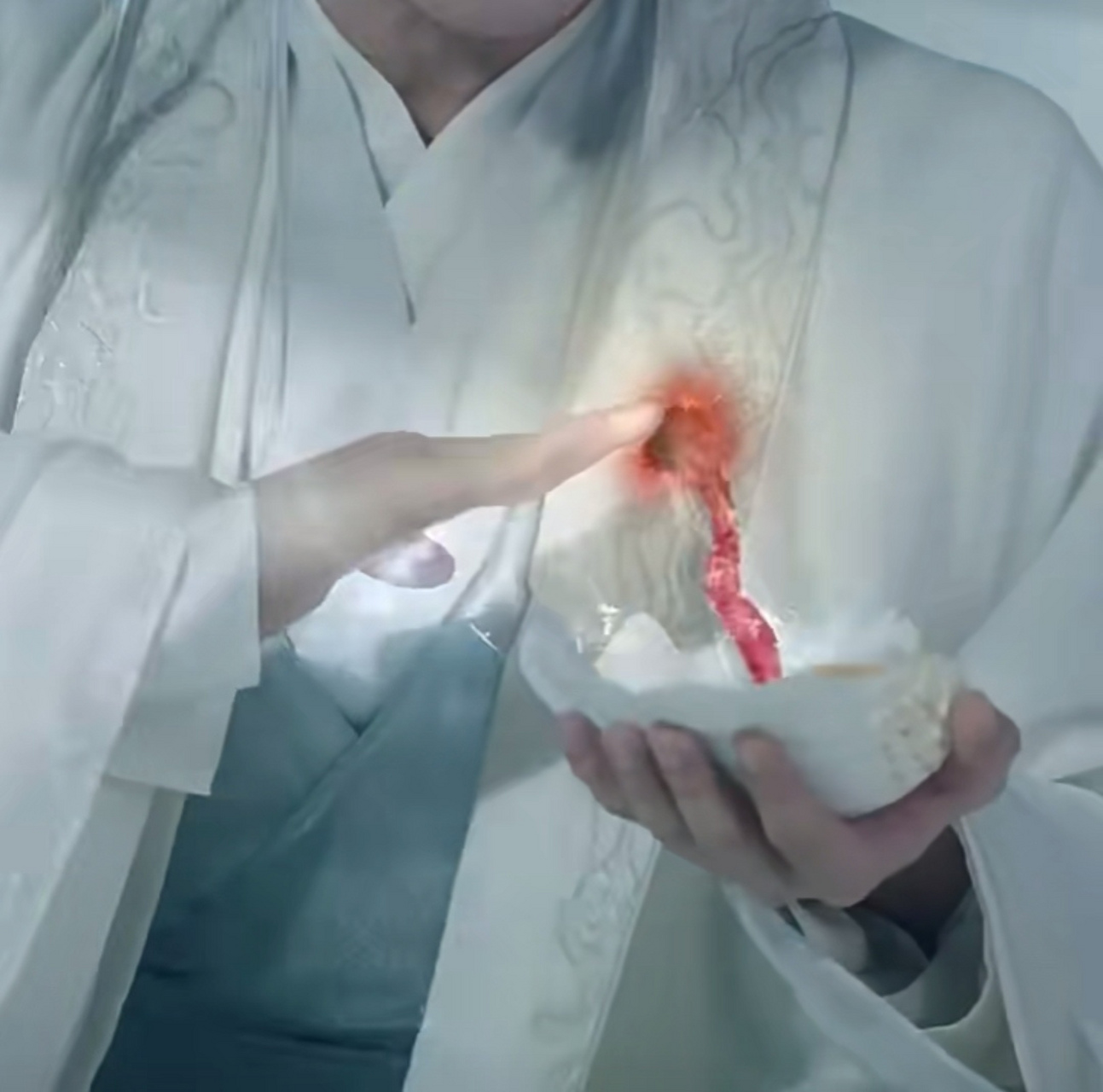 相柳取心头血好像水龙头一样,怎么没有嘴巴喂心头血的剧情呀,魔改成