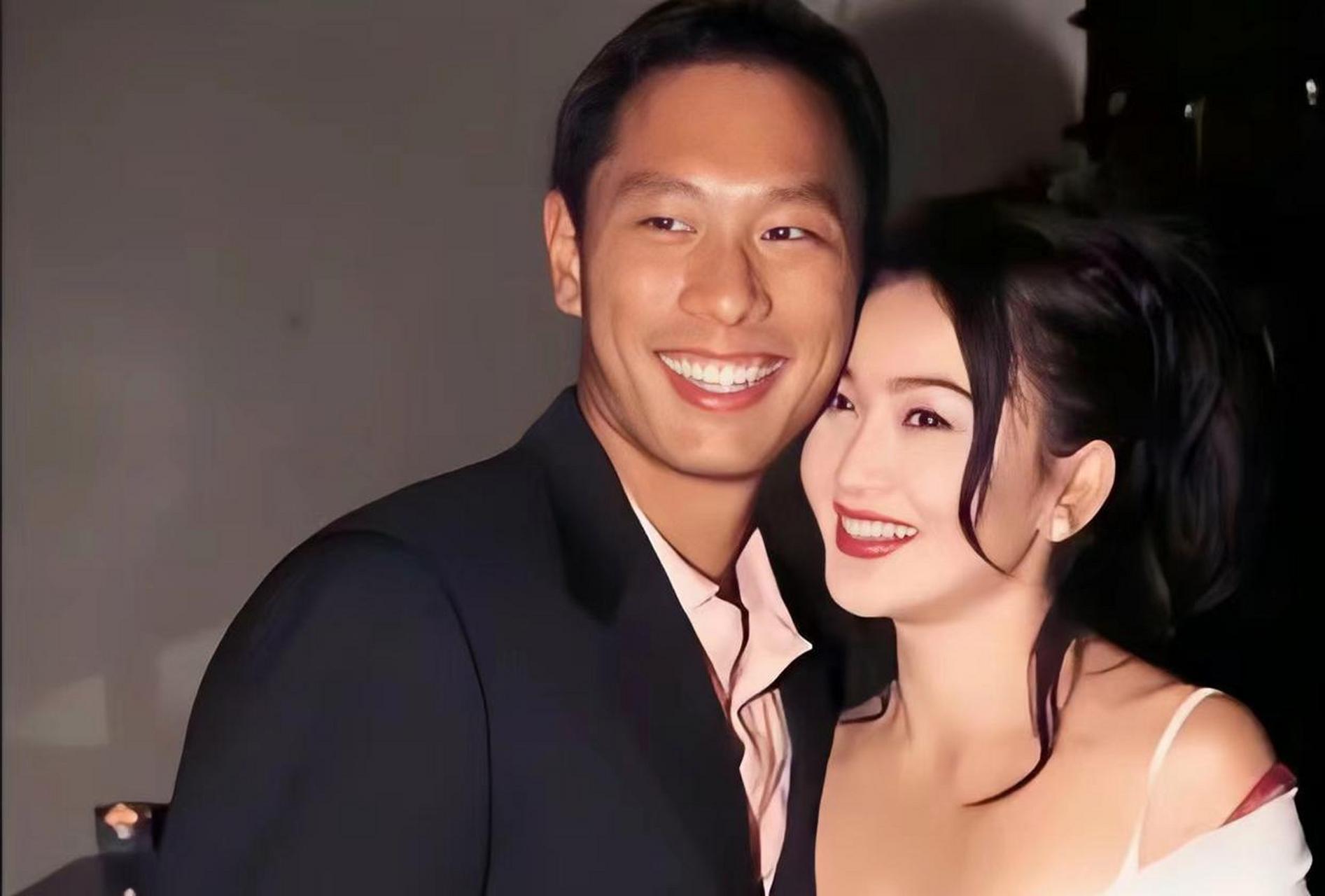 温碧霞老公年轻的时候还是很帅的