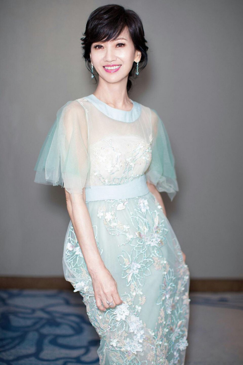 赵雅芝白娘子下凡,许仙肉体凡胎