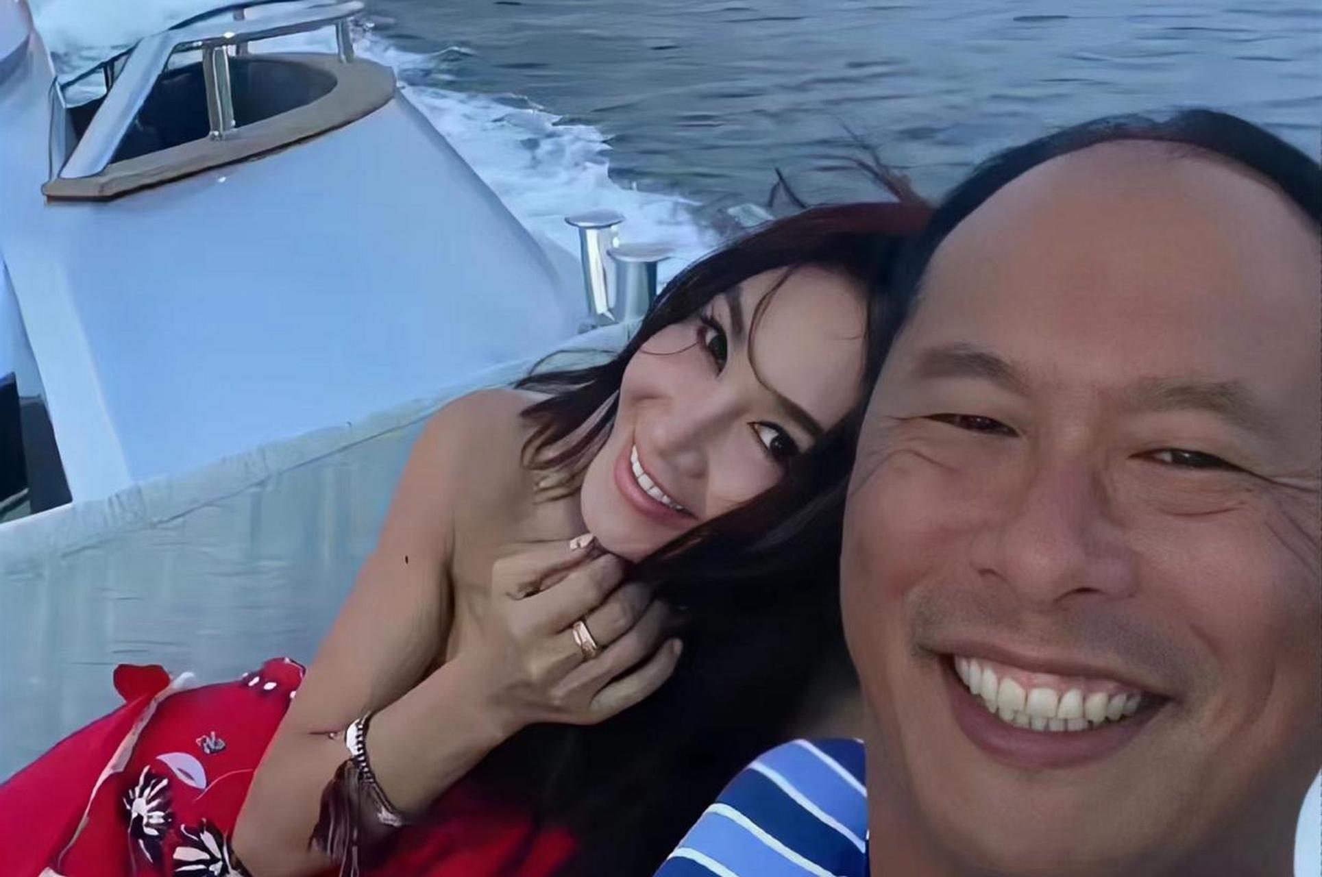 温碧霞老公年轻的时候还是很帅的