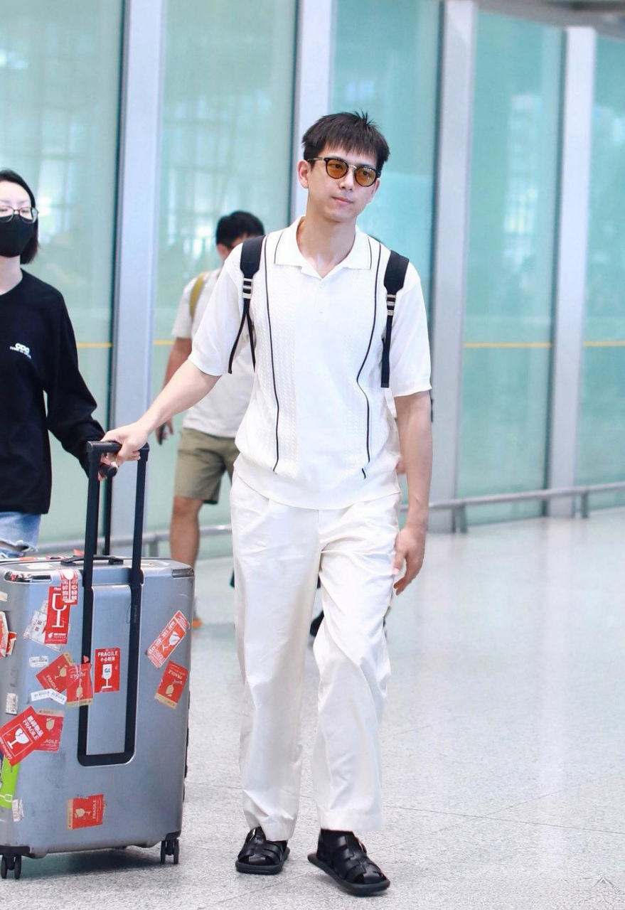 李现纯素颜照,皮肤状态很好