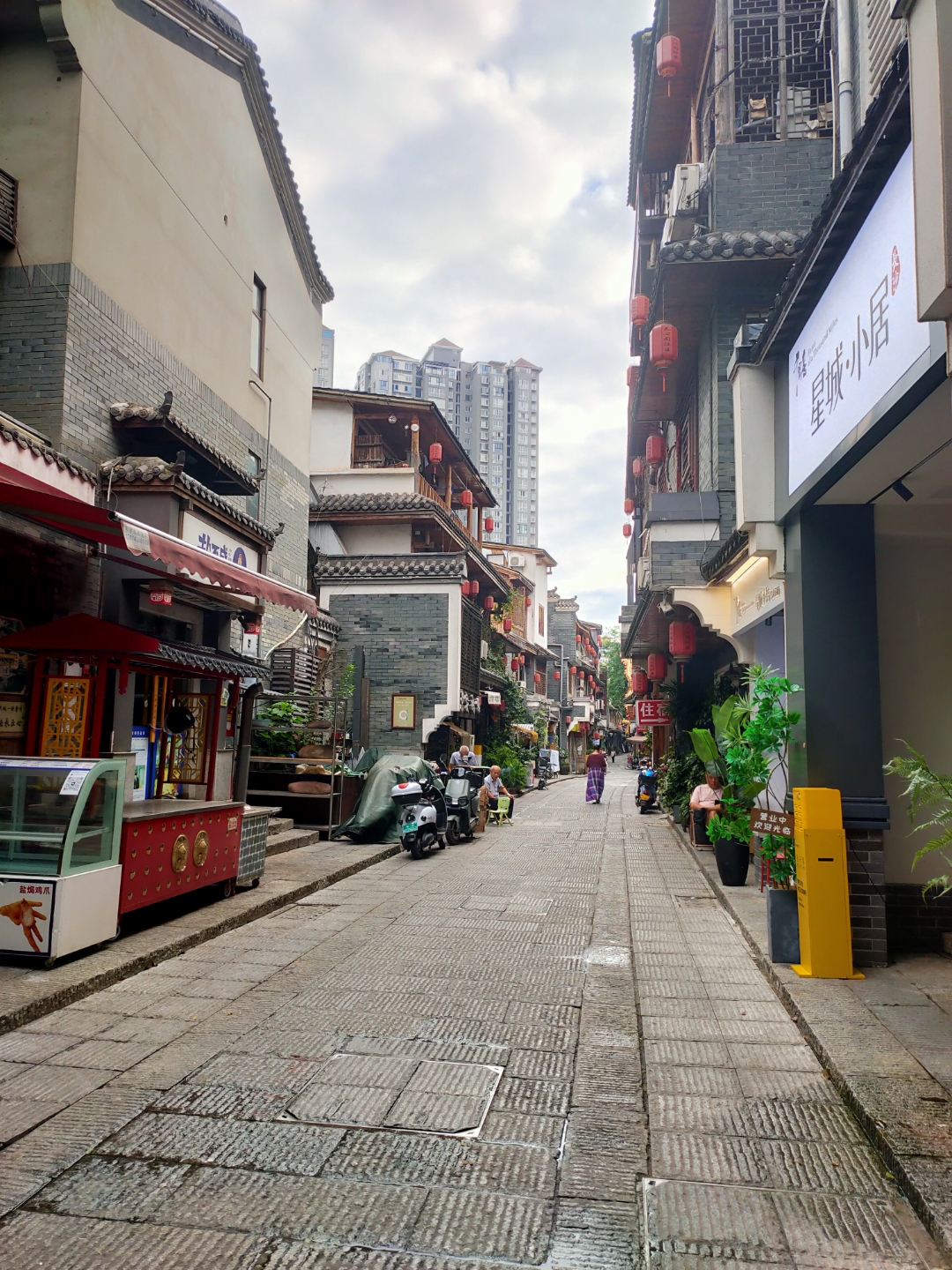 夏日城市漫游指南#长沙高正街是天心区一条保存完好的历史老街,紧邻
