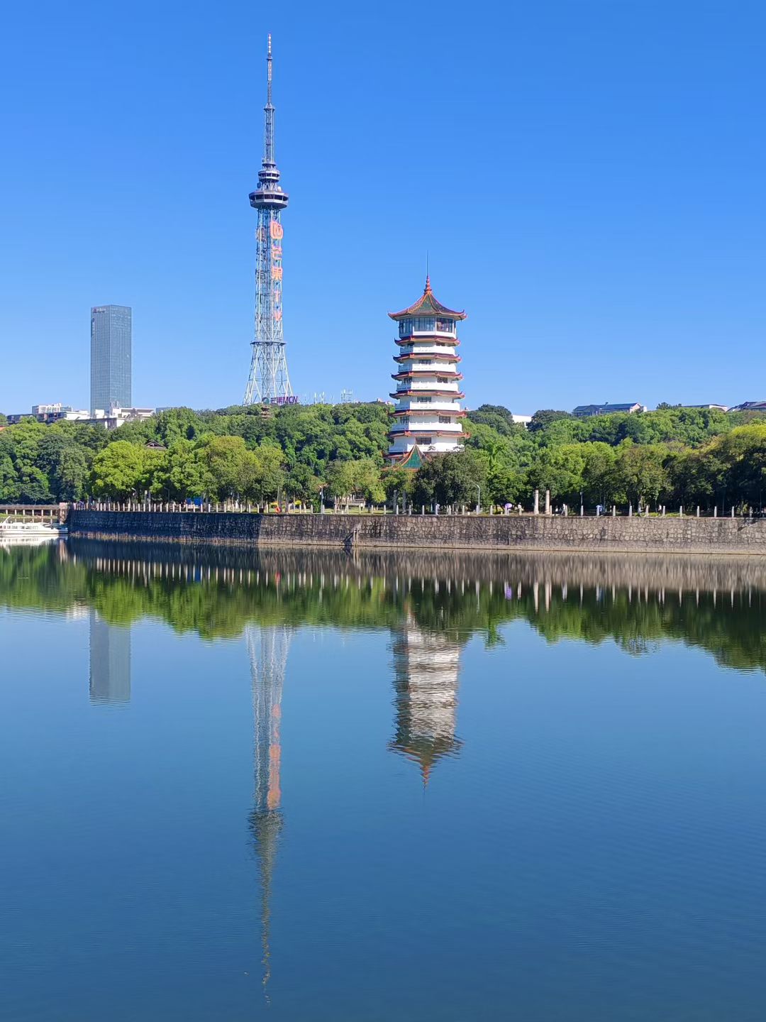 假日山河好风光#长沙烈士公园西北角的红军渡是1930年红军攻打长沙的 