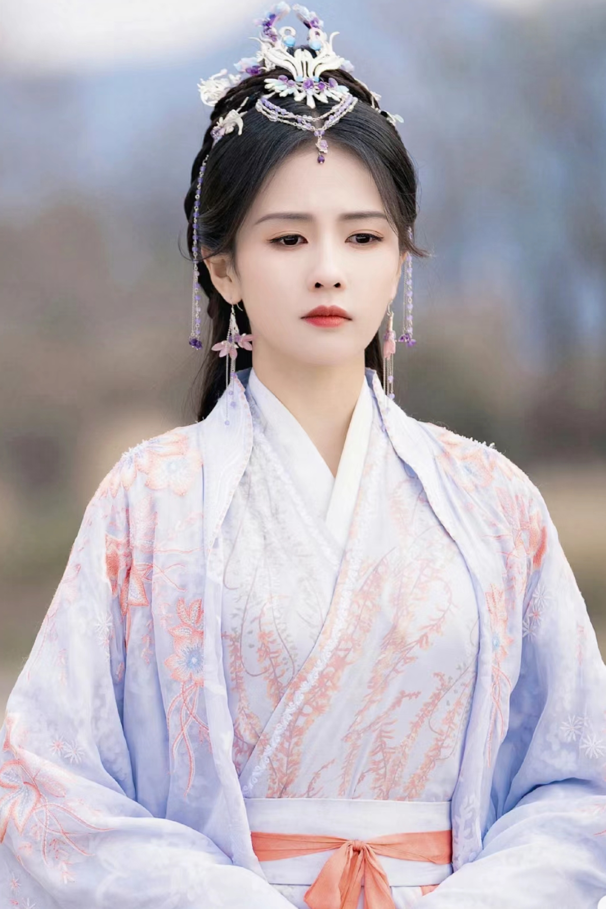 她穿古装都是大家闺秀的样子 #白鹿# #长月烬明