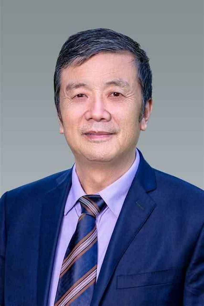 任树录和哥哥任正非长得很像,一看就是一家人.