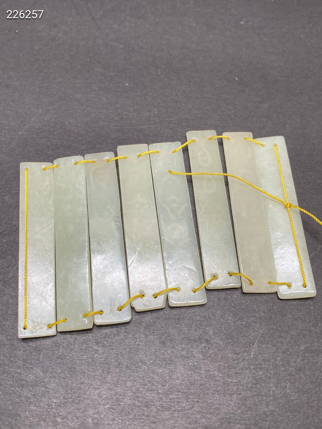 是皇室之品!雕刻古文!玉质温润!长70宽13mm重51克