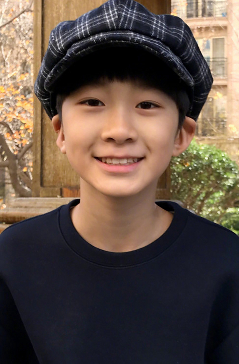 张亮儿子张天天15岁近照引热议,网友直言小时候明明是双眼皮,现在却