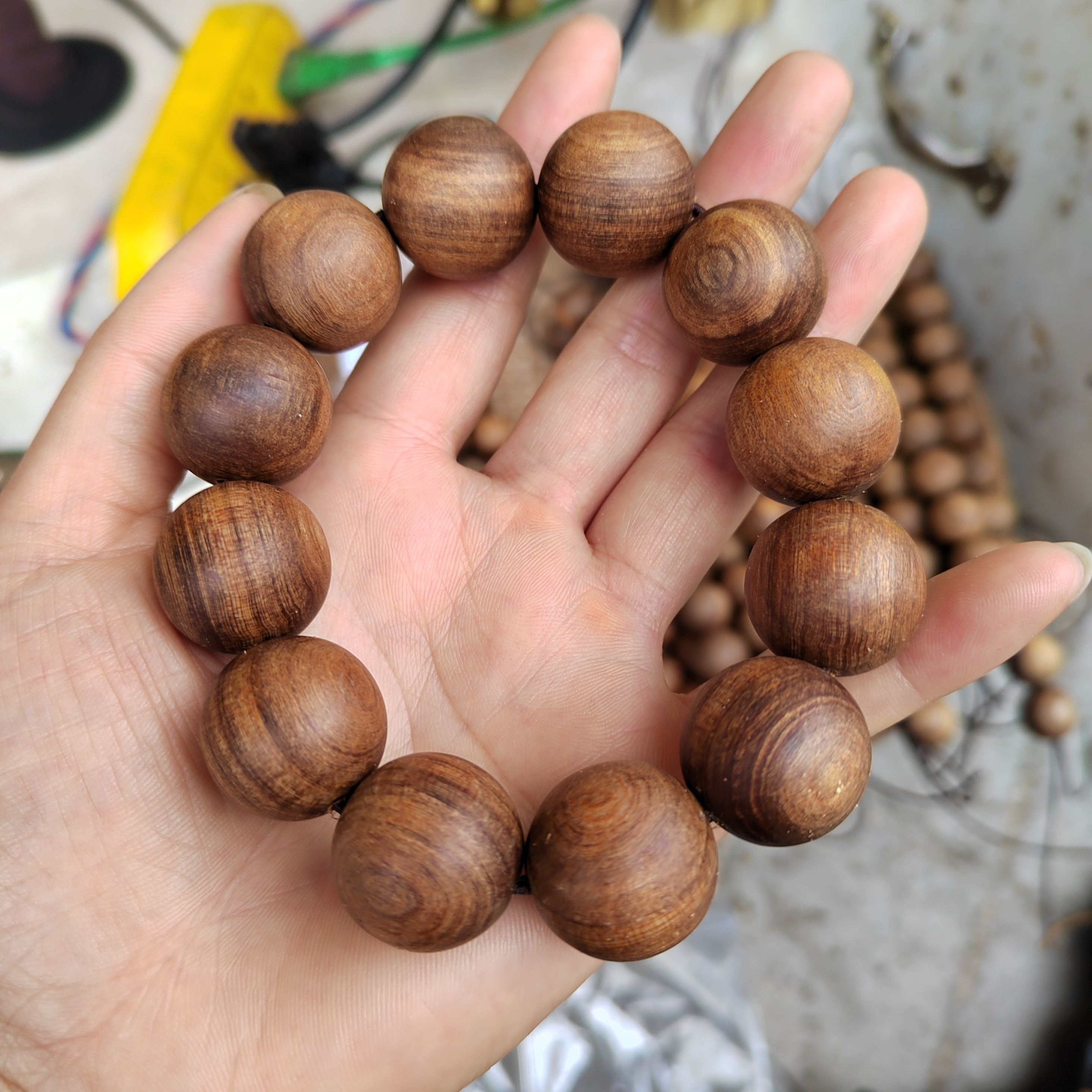 广西土沉香自然随行摆件,雕件,手串,佛珠定做批发