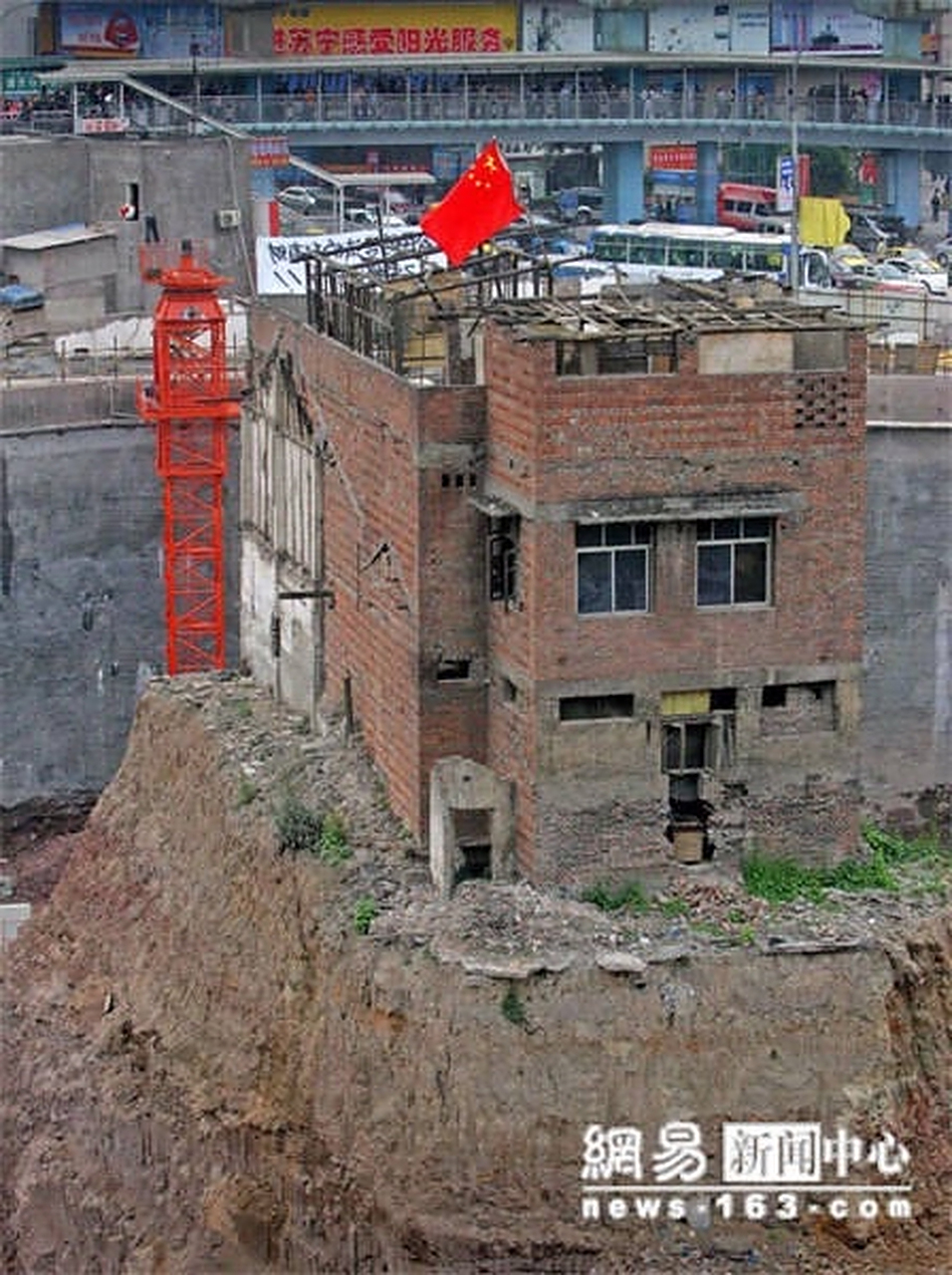 小说,拆迁钉子户 十几年前,某一家开发公司拆迁时遇到一个钉子户,退伍