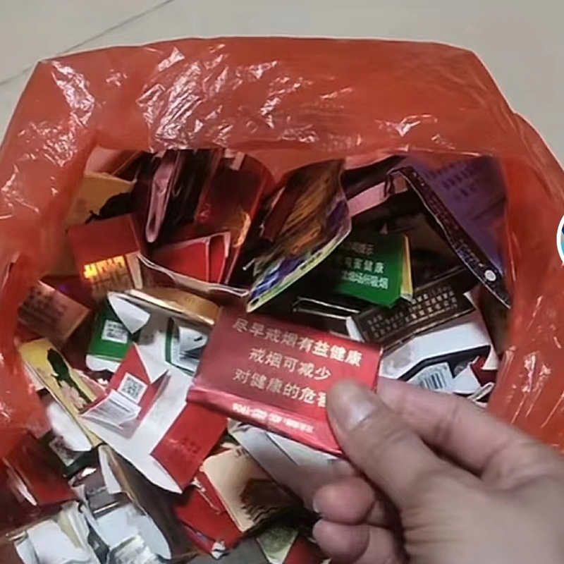 要空烟盒子,我问他要来做什么,他说做手工,他还问我抽的烟多少钱一包