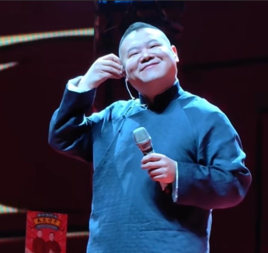现场照片被发到网上后,立刻就有"黑粉"吐槽:"岳云鹏过气了!