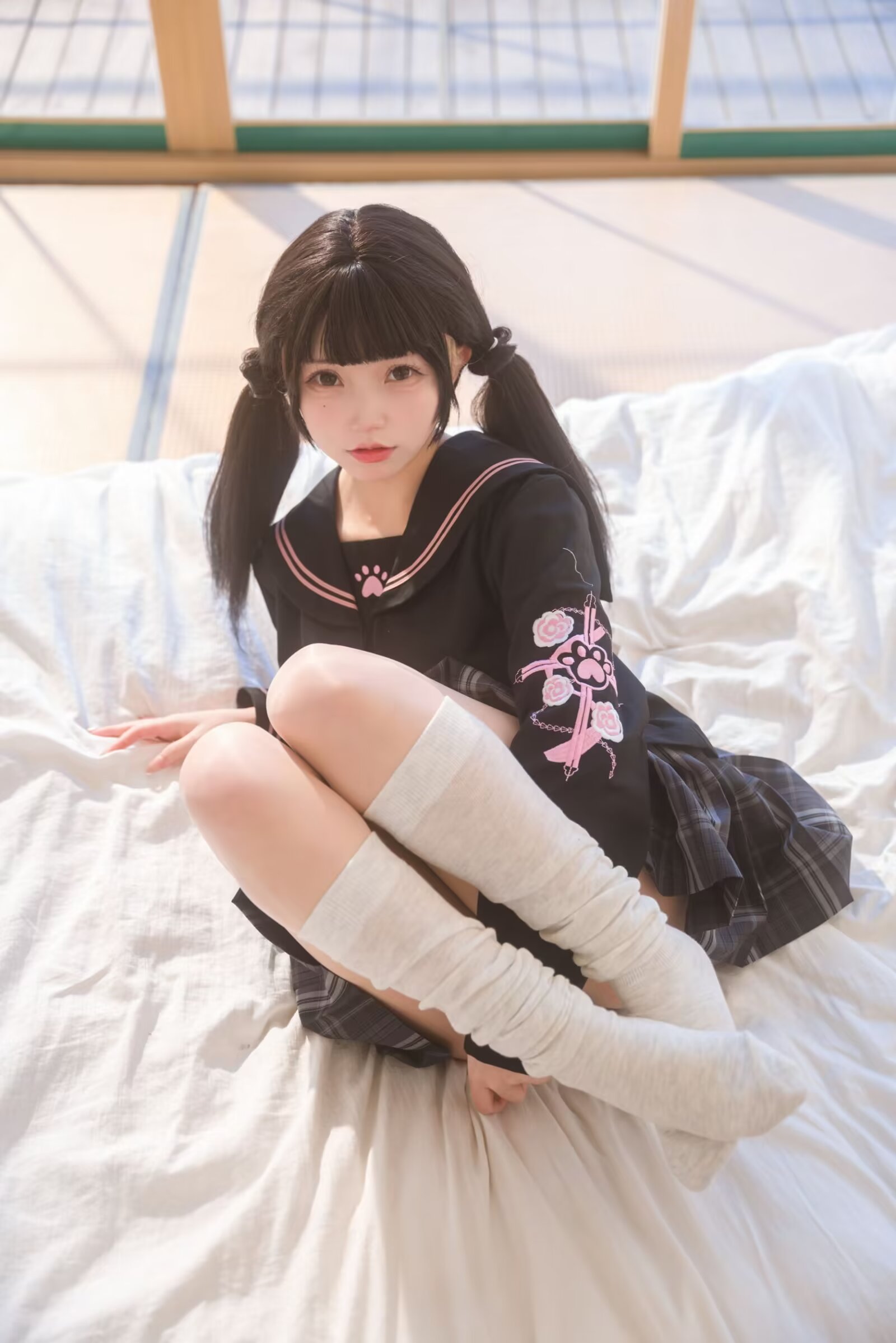性感美女# #美腿# #清纯甜美女孩# #jk制服#   阳光洒进房间,慵懒的