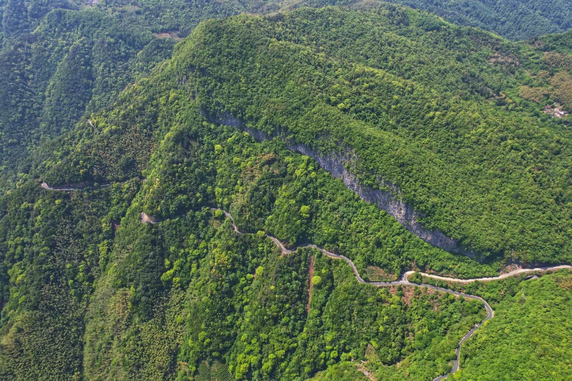 安徽泾县百户坑 #遇见好风景#百户坑位于安徽泾县境内,百户坑实质是一