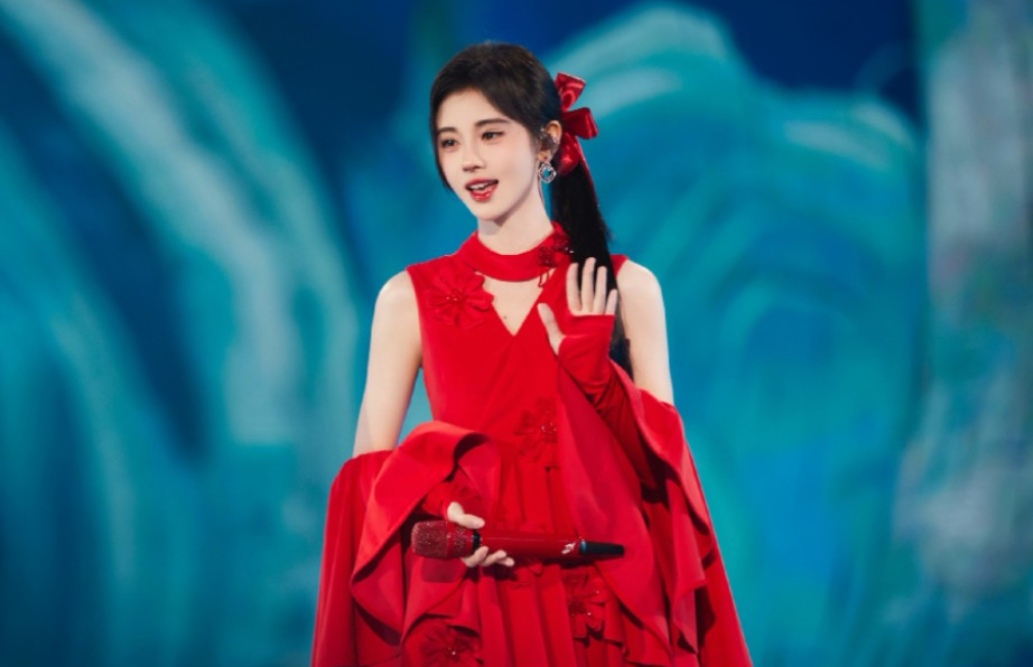 鞠婧祎红衣惊艳亮相唱青花瓷!人美歌甜!7815