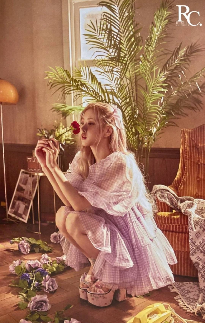 朴彩英 -我的女孩叫roseanne park. 她喜欢婴儿粉. 她不喜欢吃菠萝.