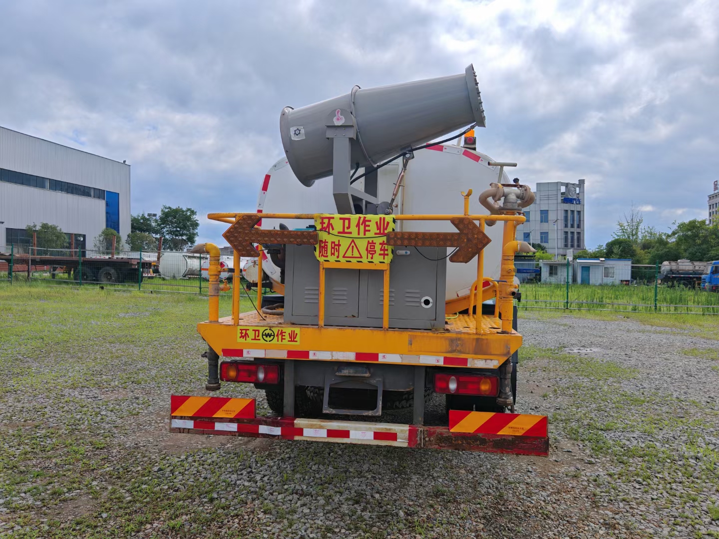 新到二手东风12方洒水车(带40米雾炮) 1容积:12方 2年份:23年4月 3