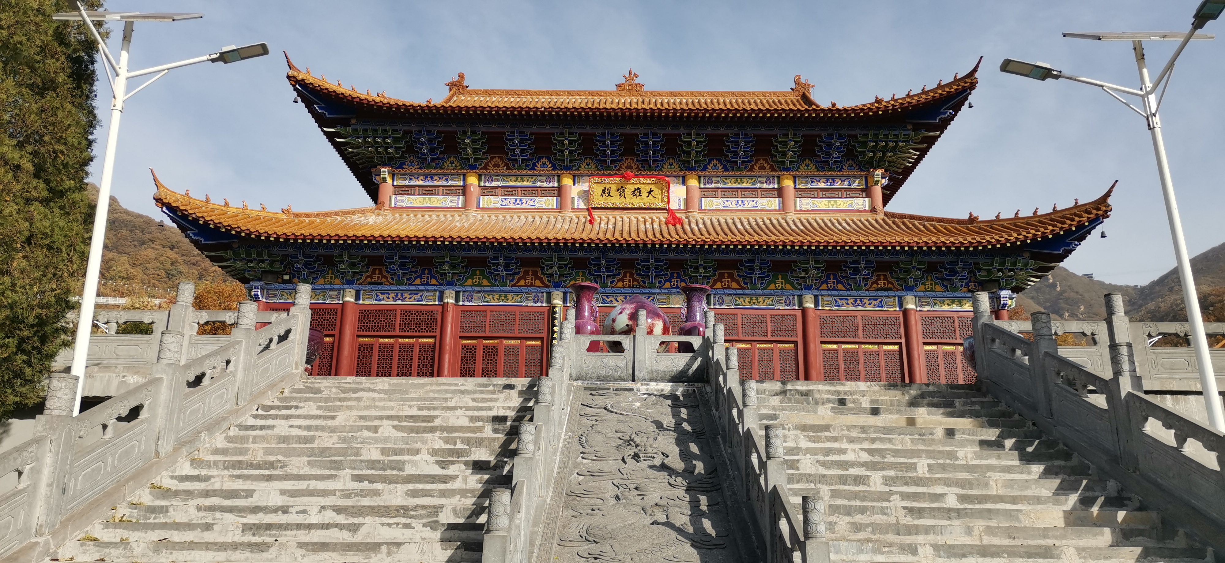 大鸿寨龙泉寺气势恢宏,蔚为壮观.