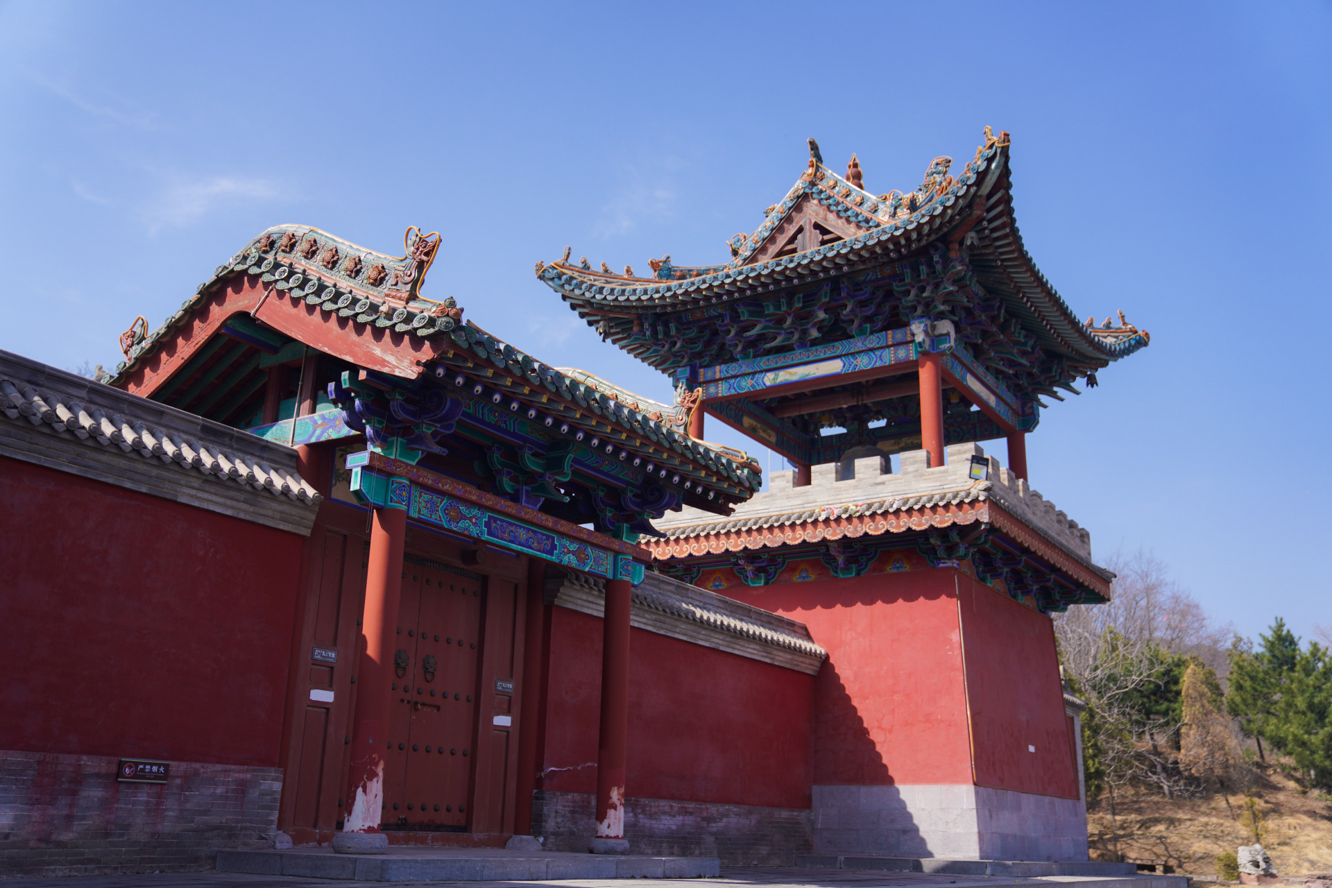 多样化的地貌,良好的生态环境以及丰富的物产,让这里