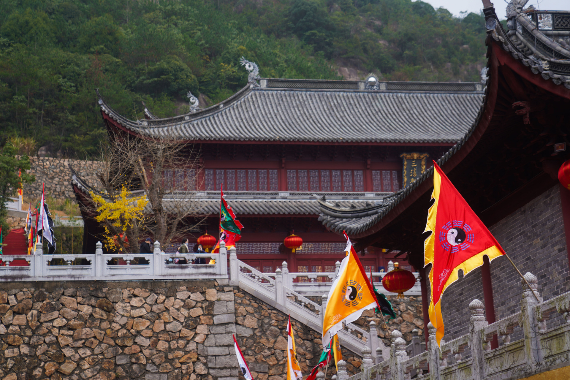 天台山桐柏宫 桐柏宫原名桐柏观,桐柏崇道观,是道教主流全真派南宗