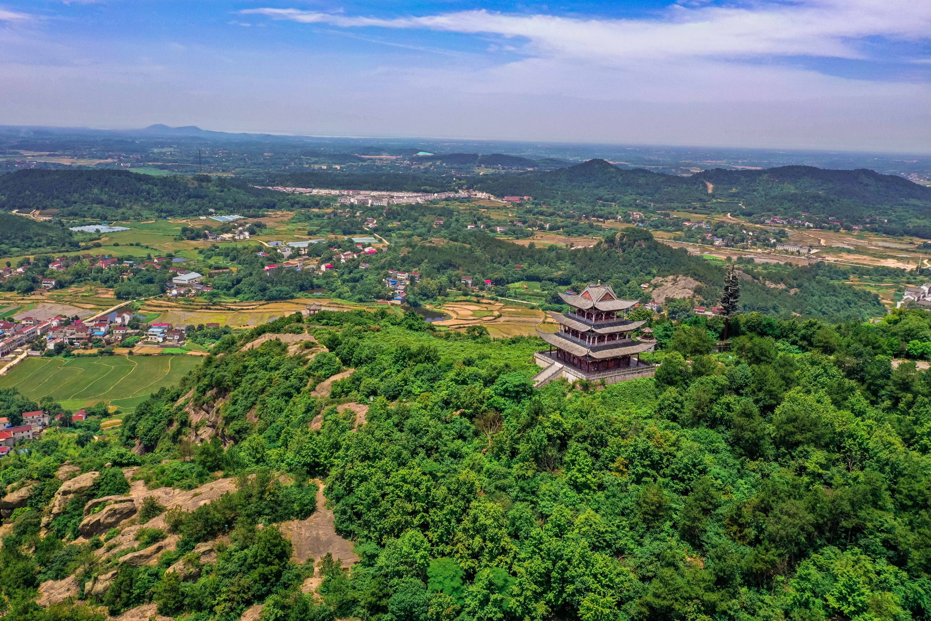 铜陵浮山国家森林公园 浮山在铜陵枞阳县北面的浮山镇,紧靠白荡湖.
