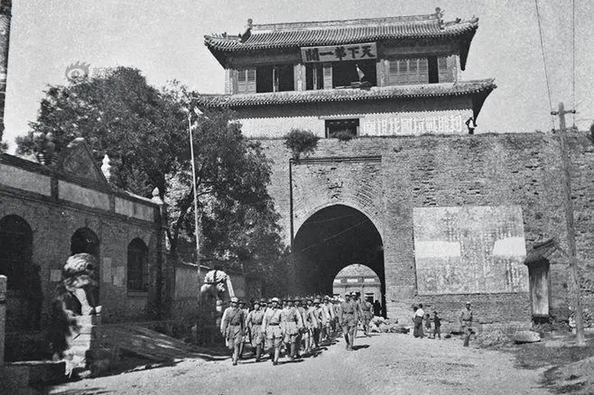 1945年8月30日,八路军和苏联红军收复山海关,场面很有戏剧性:苏联红军